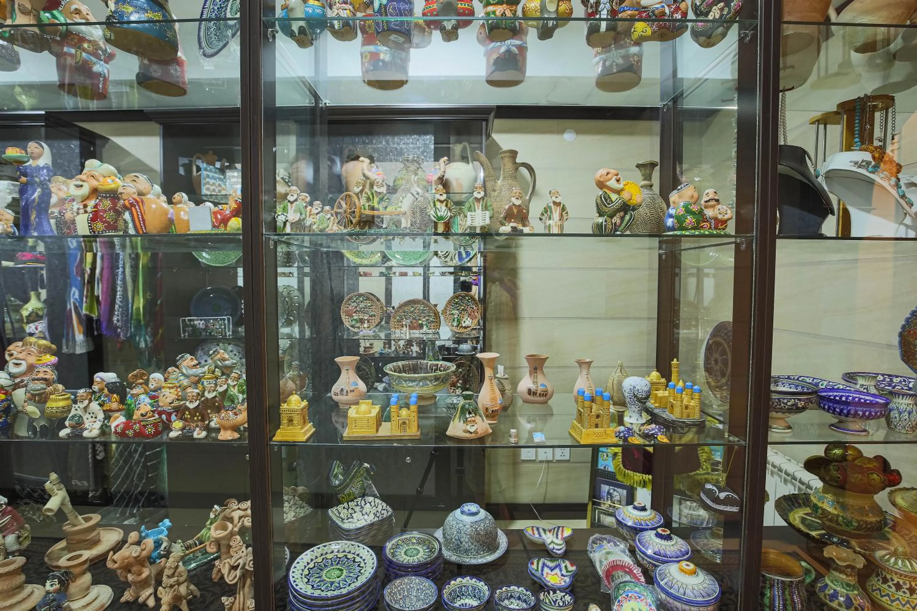 On-site shops in Zargaron Plaza