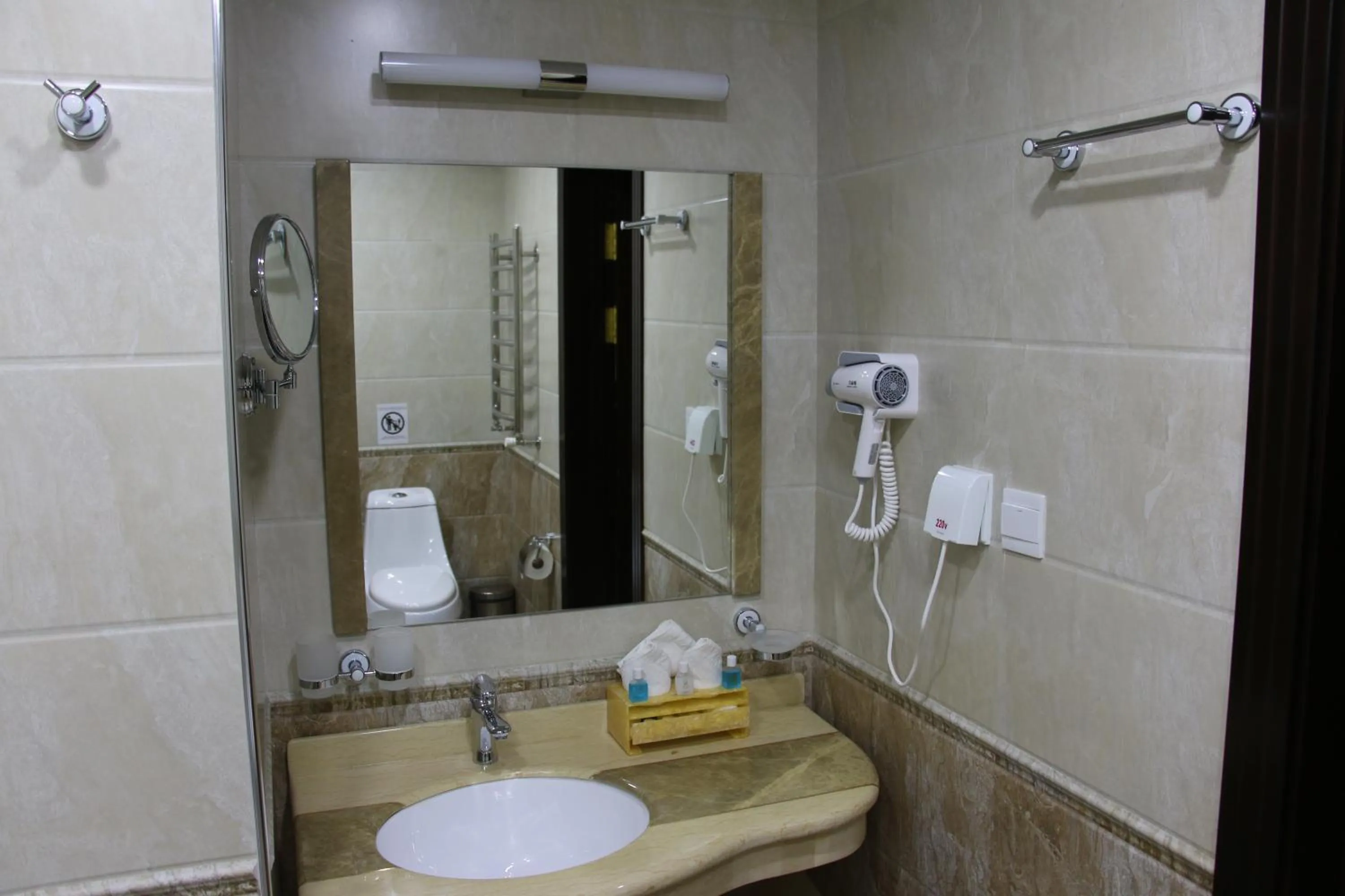 Bathroom in Zargaron Plaza