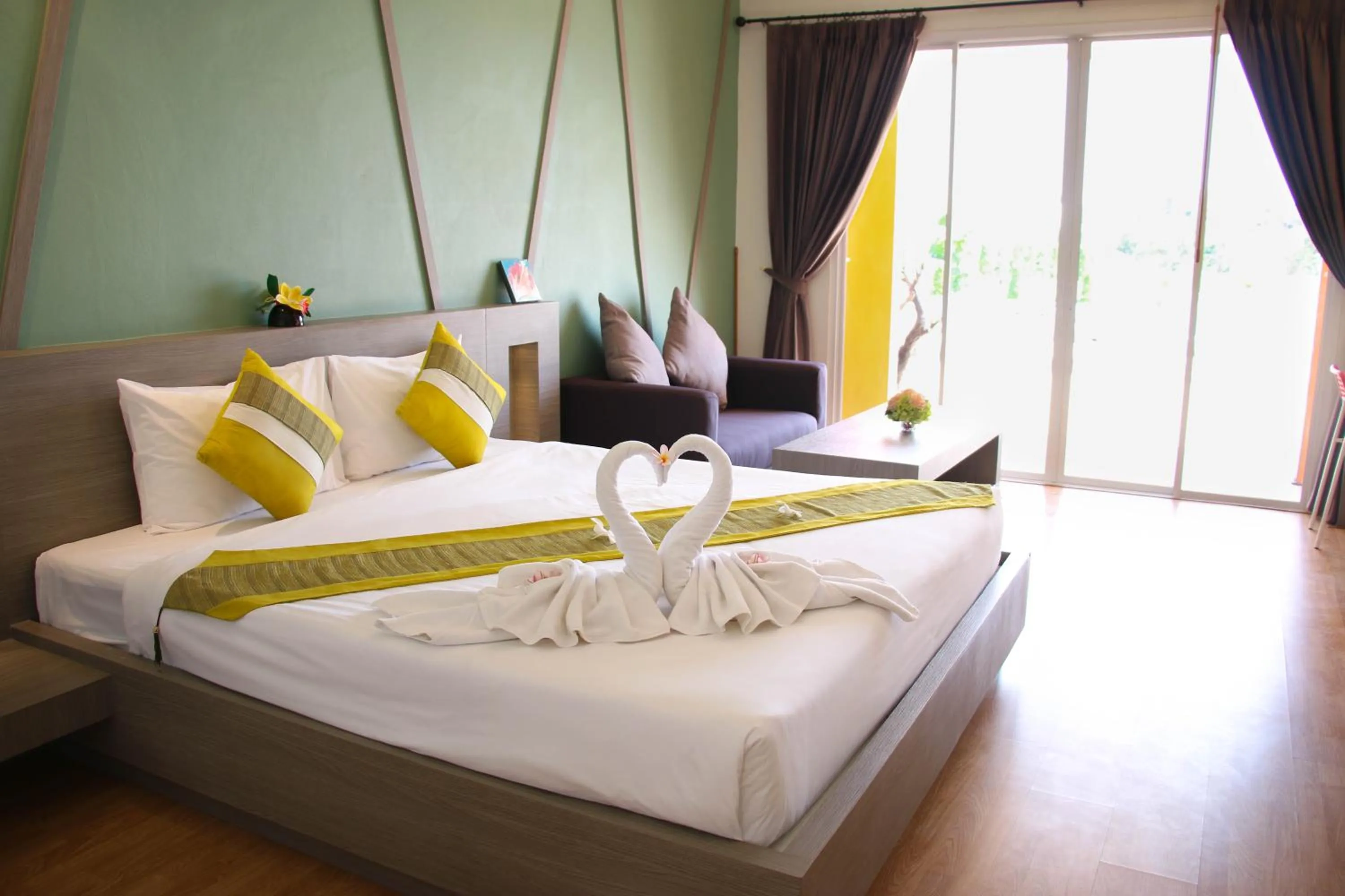 Swimming pool, Bed in Aurora Resort Khao Yai