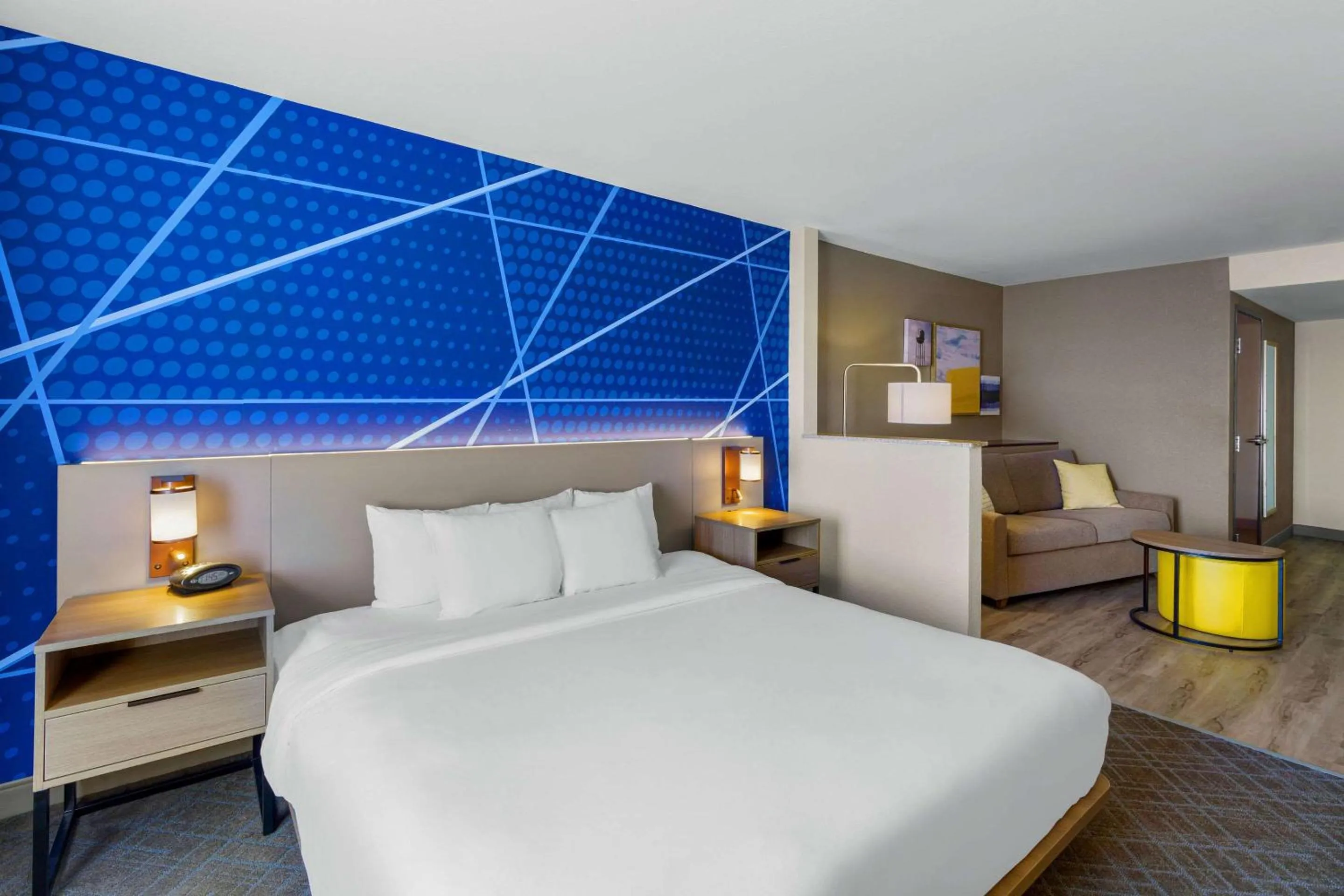 Bedroom, Bed in Comfort Suites Vacaville-Napa Valley Area