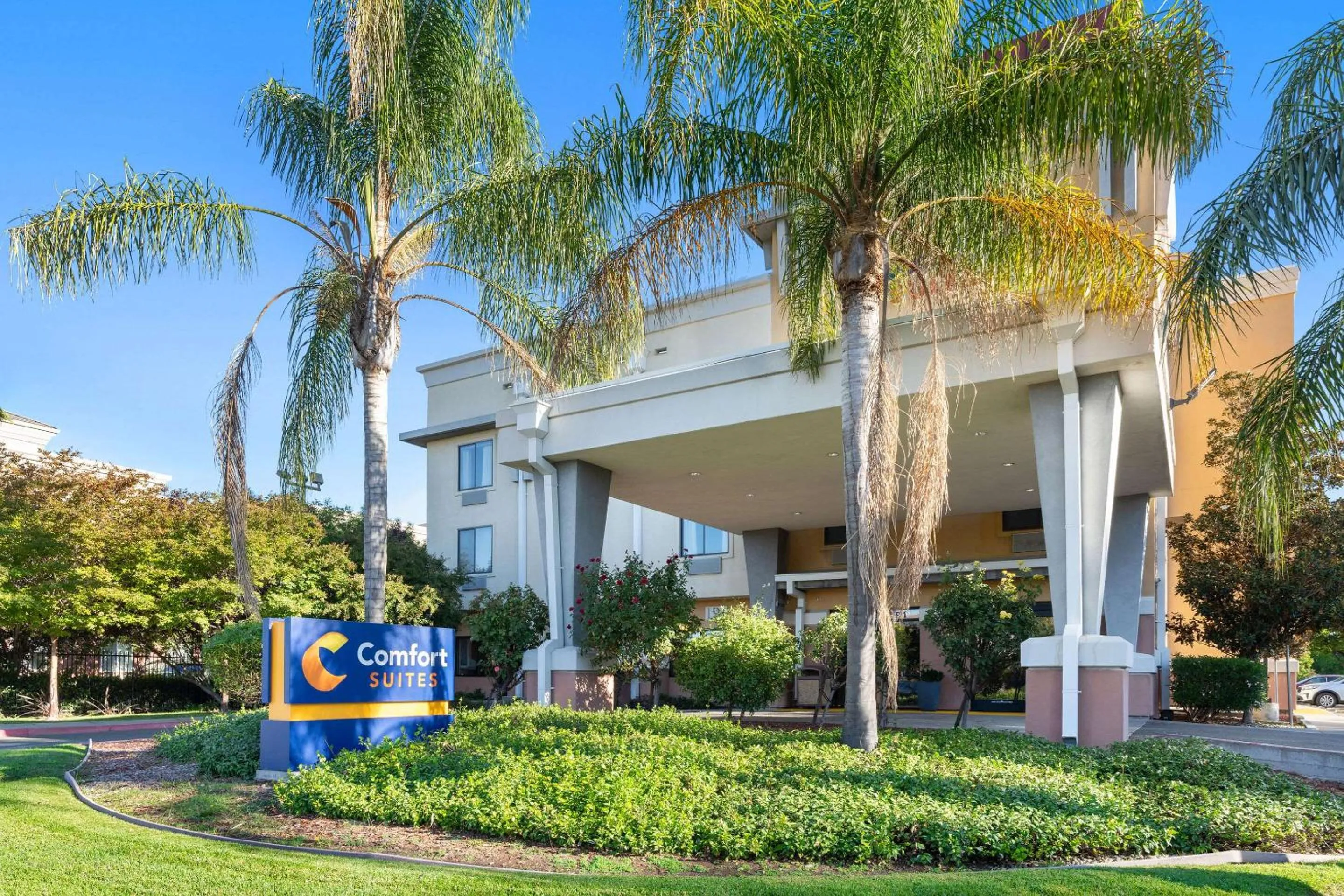 Property building in Comfort Suites Vacaville-Napa Valley Area