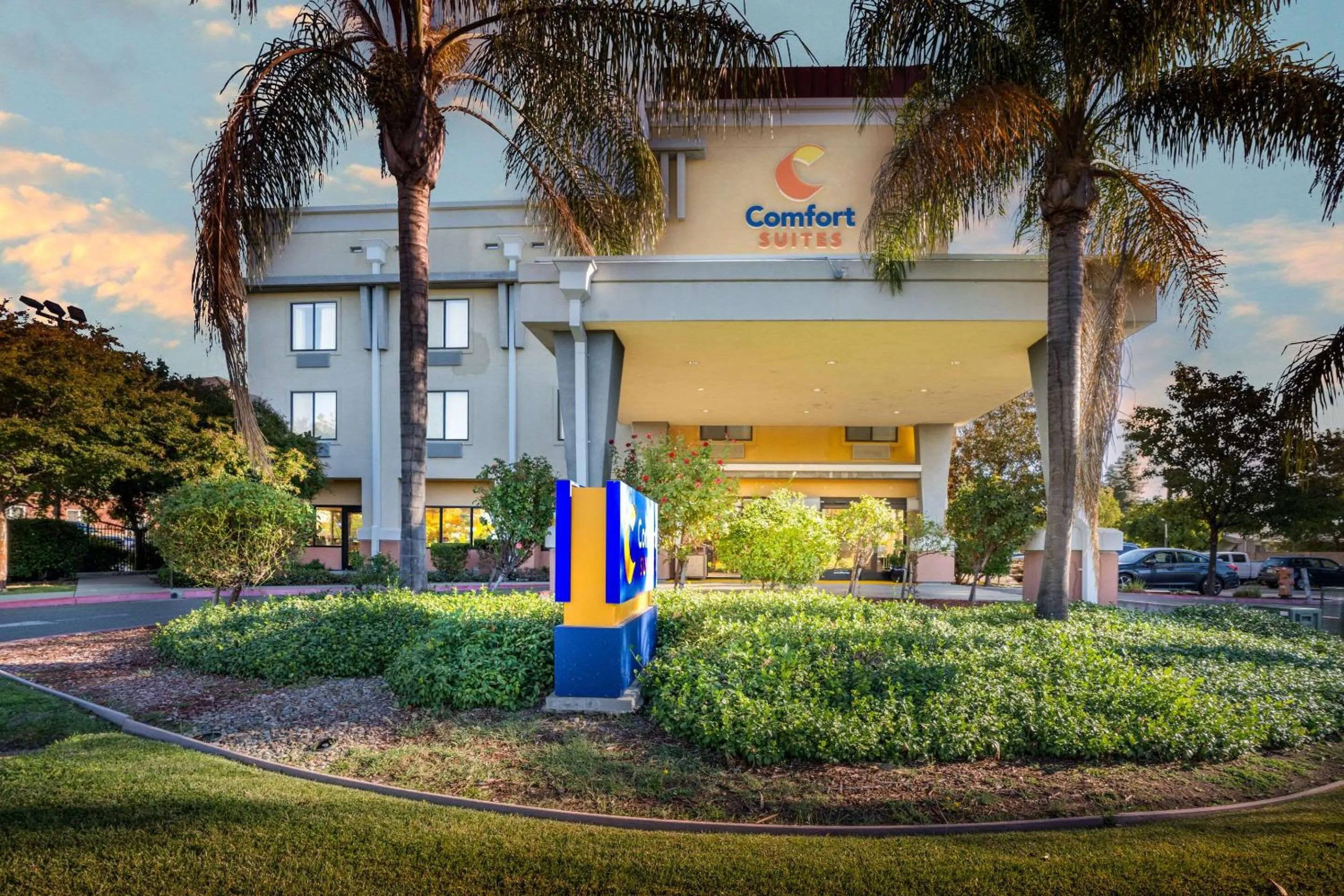 Property building in Comfort Suites Vacaville-Napa Valley Area