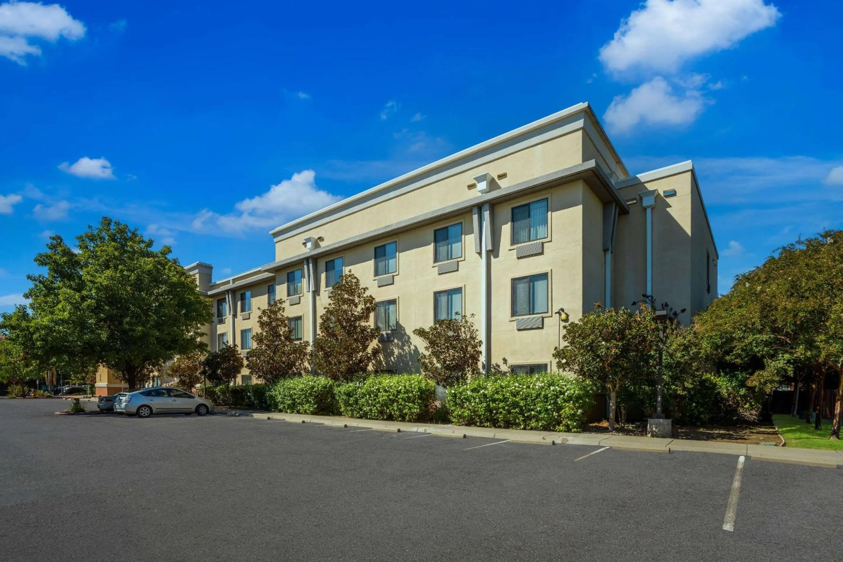 Property building in Comfort Suites Vacaville-Napa Valley Area