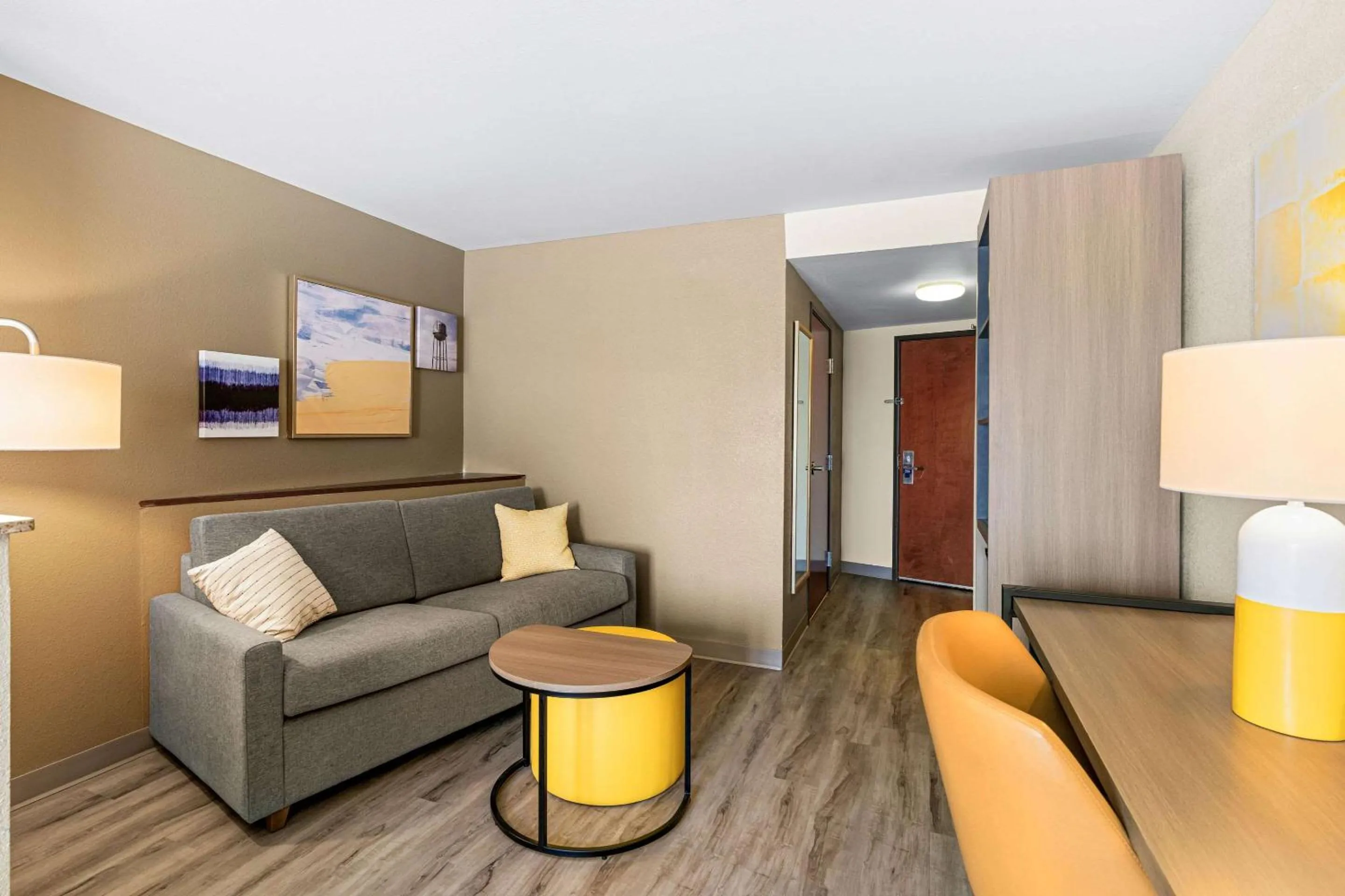 Bedroom in Comfort Suites Vacaville-Napa Valley Area