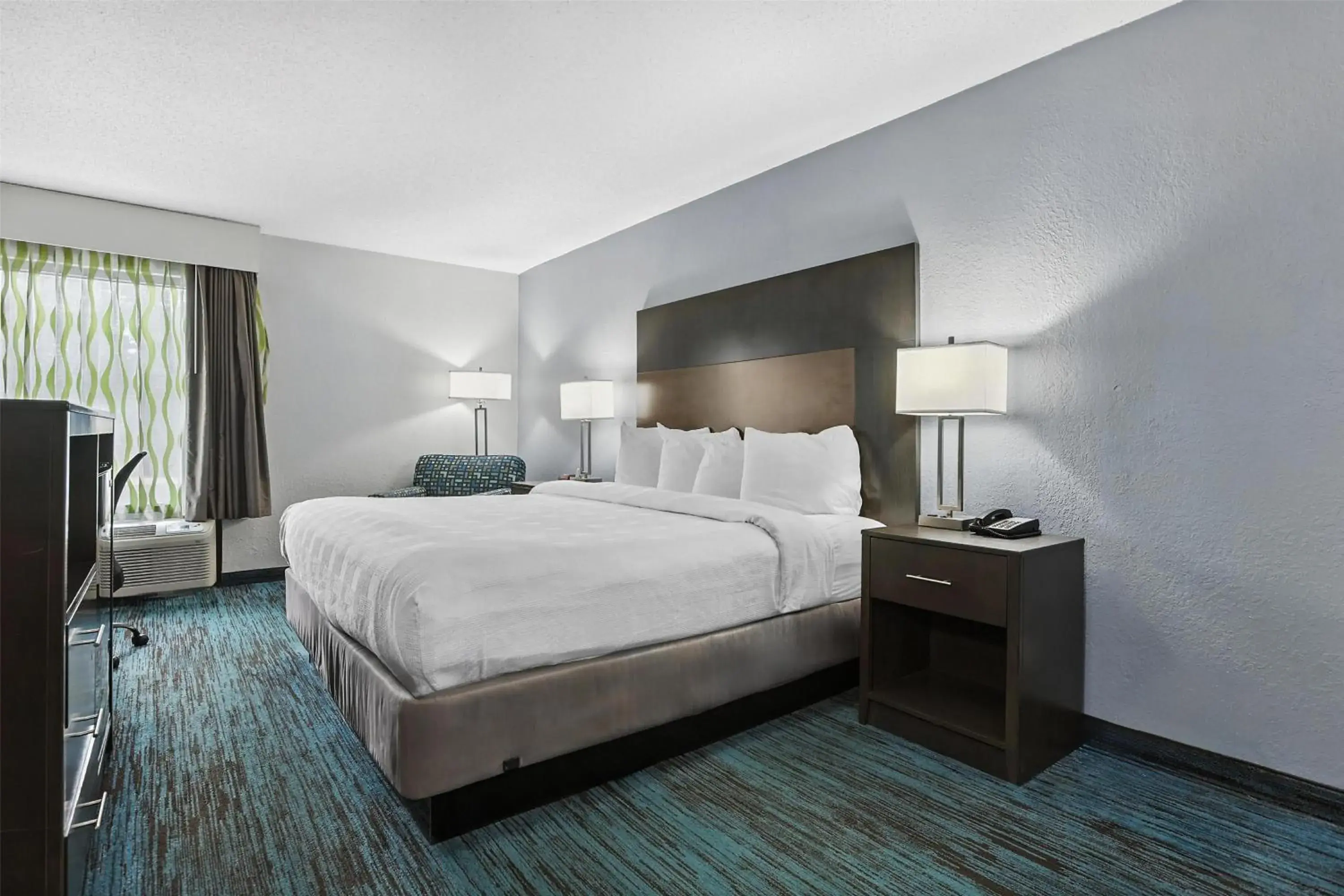 King Room with Mobility Accessible Tub in Best Western Southwest Little Rock King Room with Mobility Accessible Tub in Best Western Southwest Little Rock