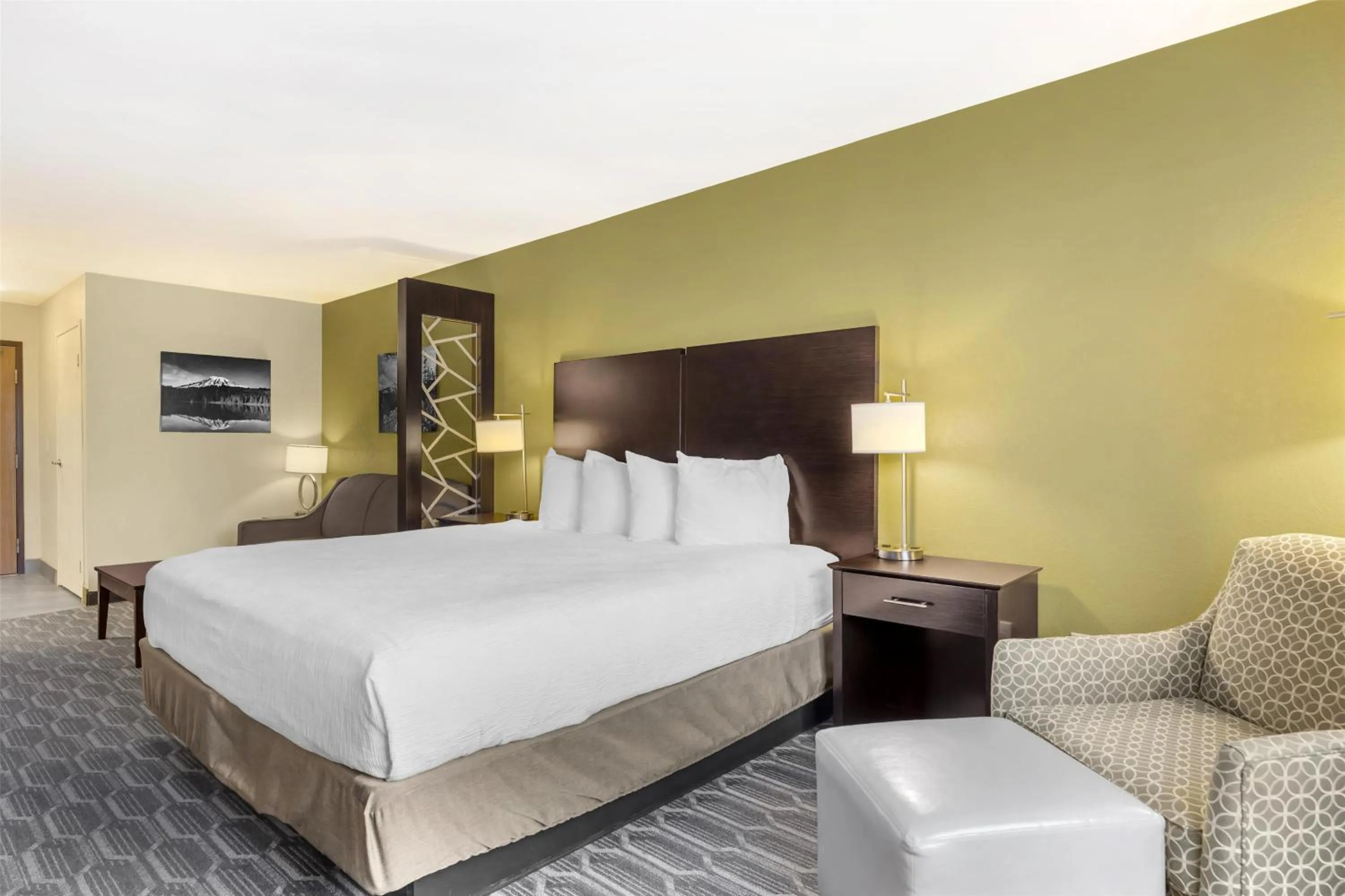 Bedroom, Bed in Best Western Plus Wenatchee Downtown Hotel