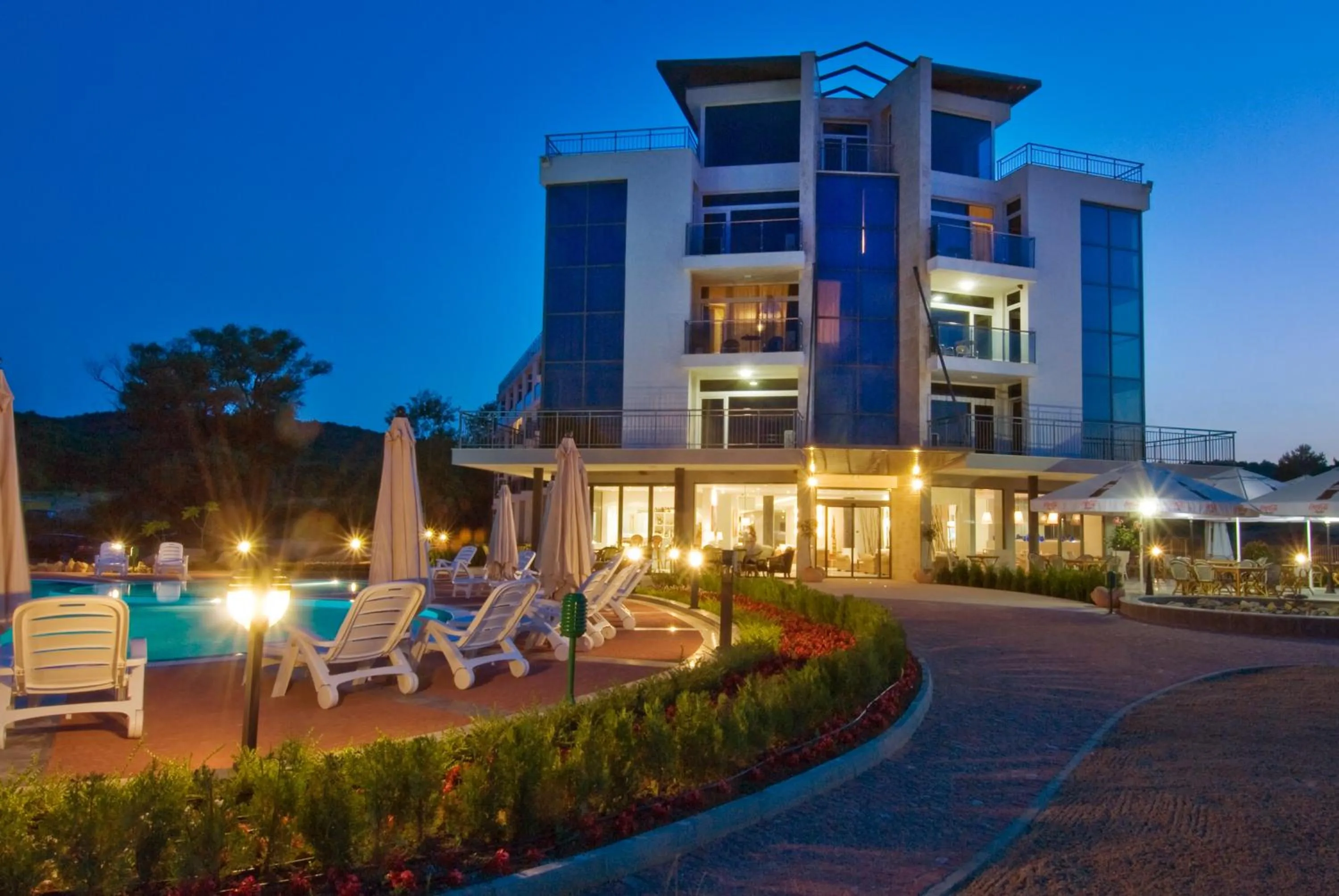 Facade/entrance in South Pearl