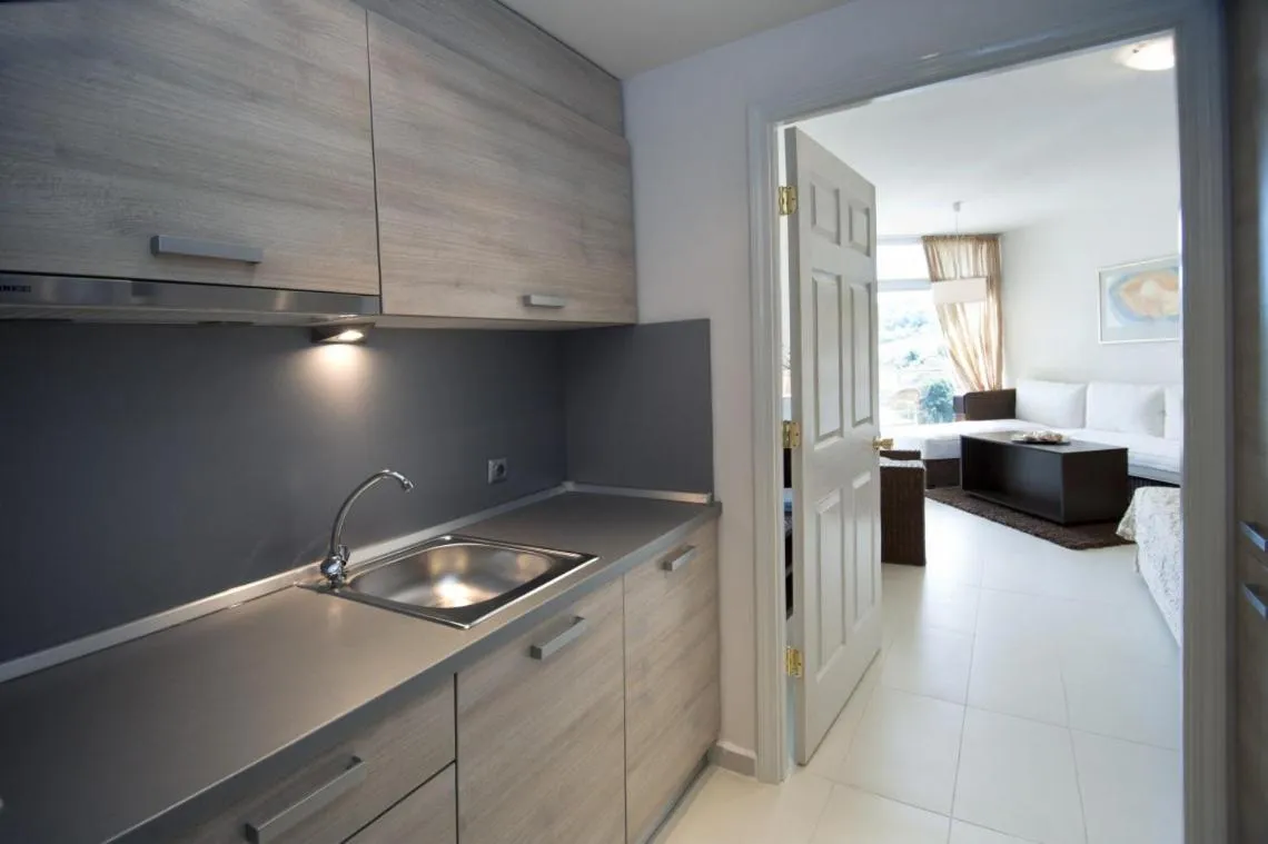 Kitchen or kitchenette in South Pearl