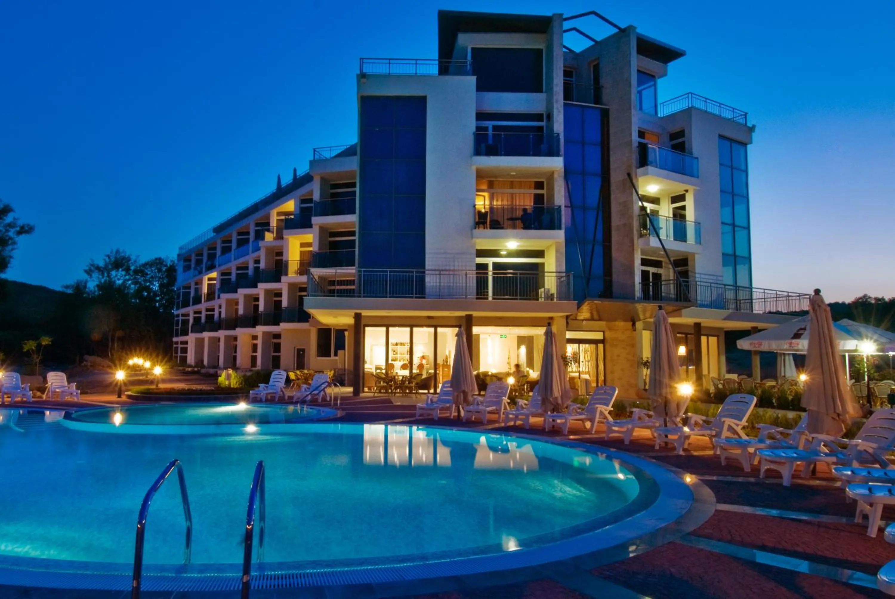 Facade/entrance in South Pearl