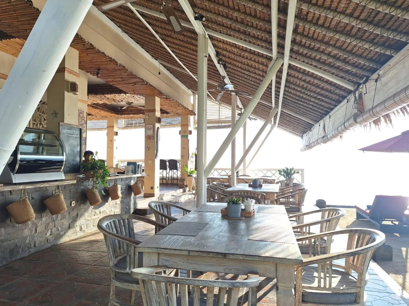 Restaurant/places to eat in Tauch Terminal Resort Tulamben & Spa