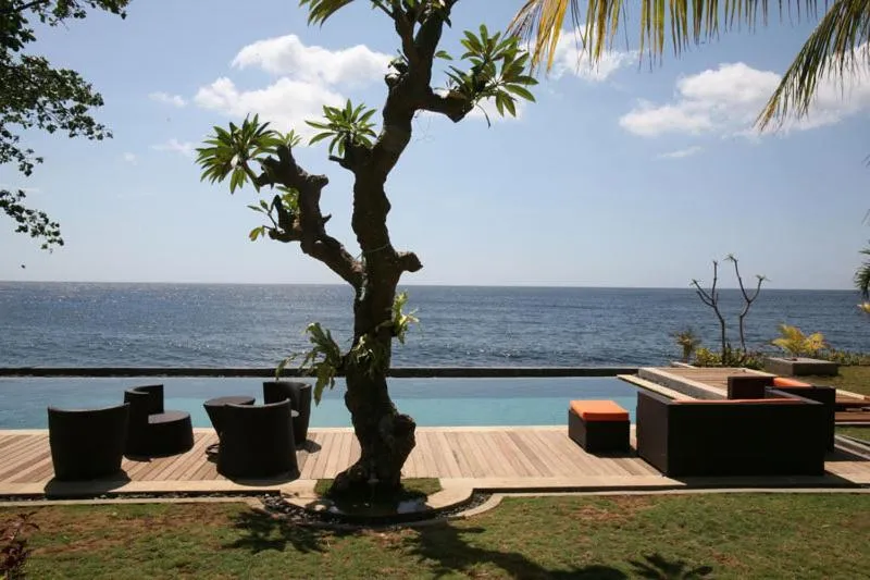 Beach in Tauch Terminal Resort Tulamben & Spa