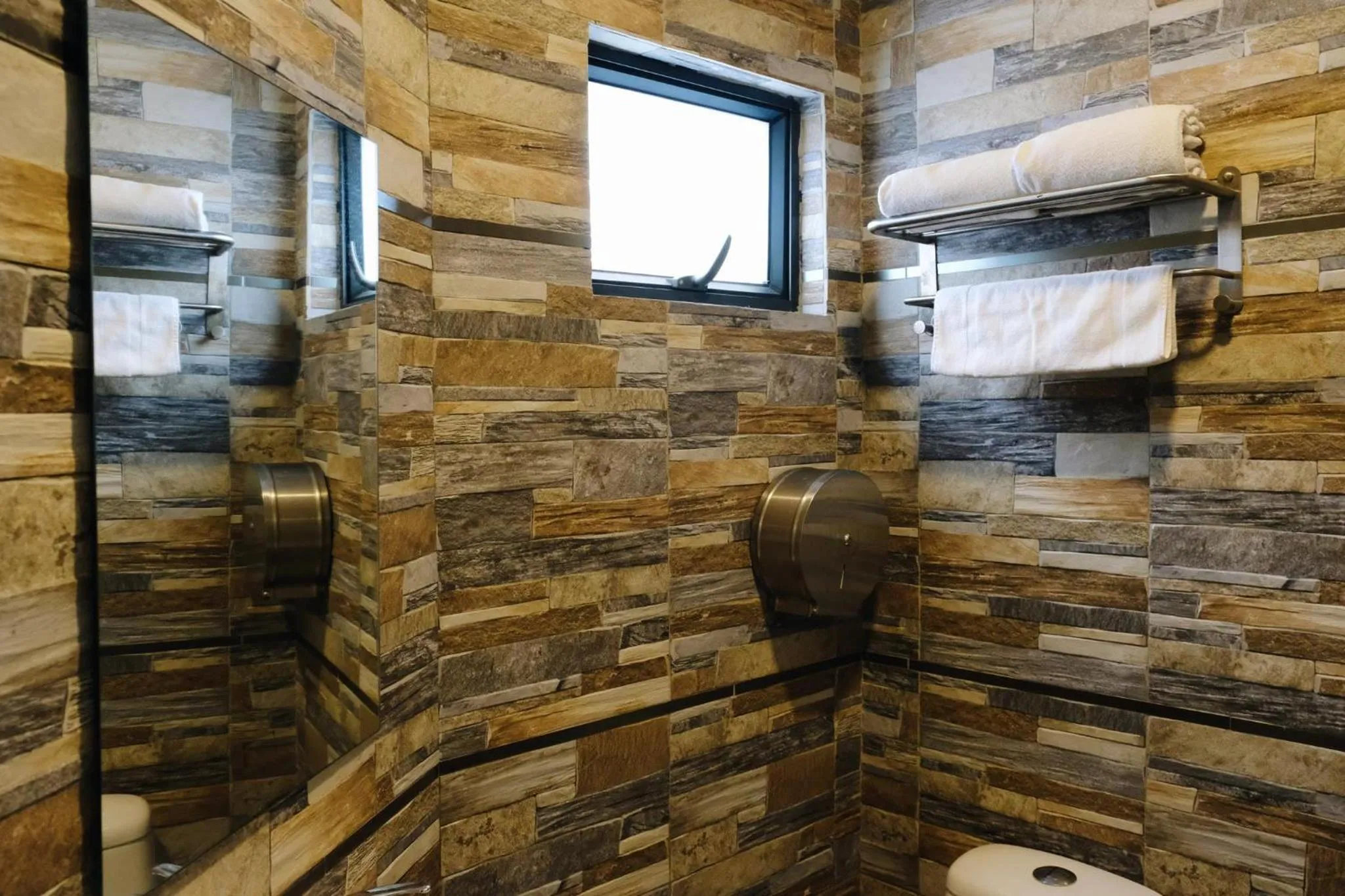 Shower in Era Plus Hotel