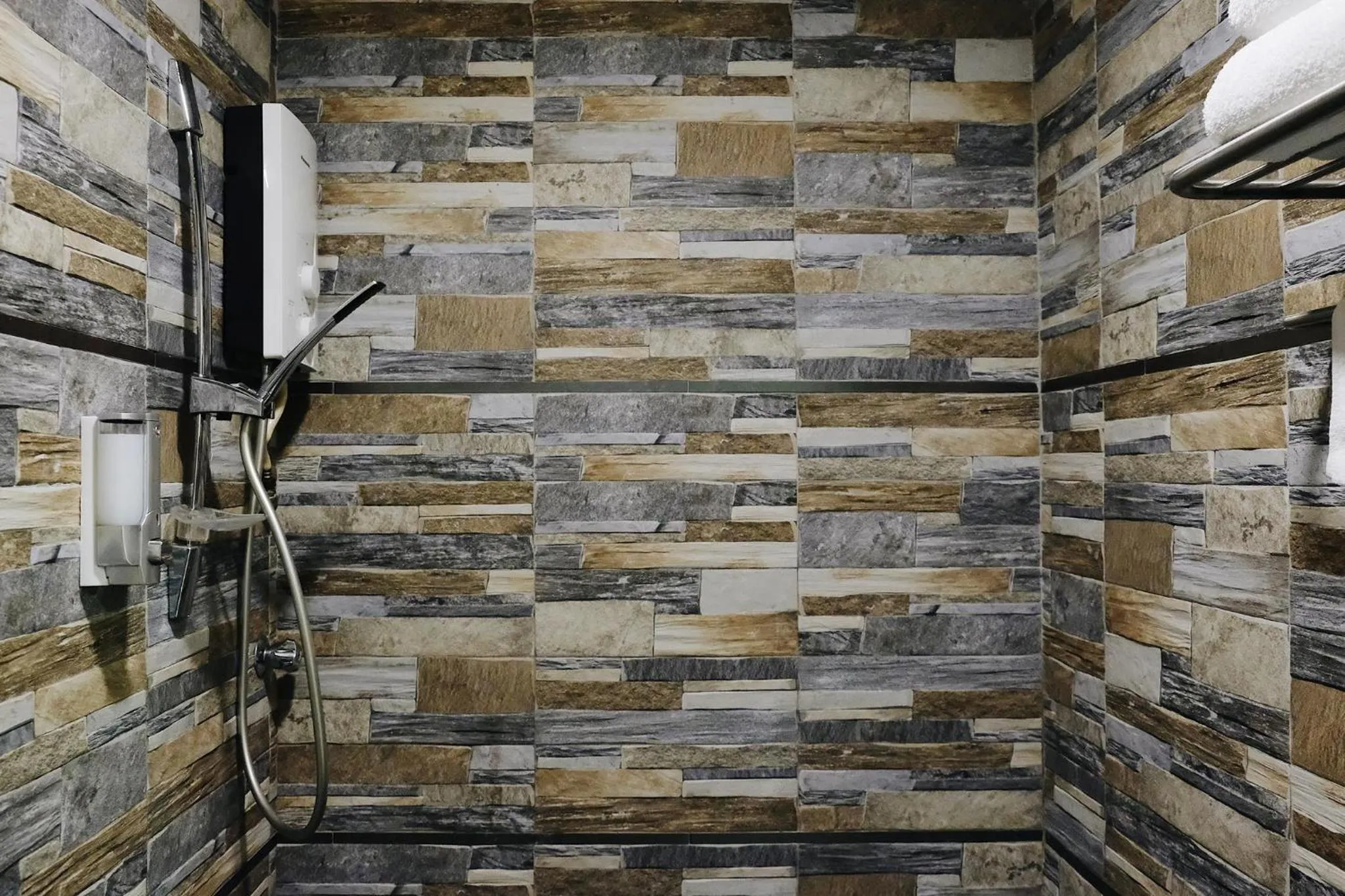 Shower in Era Plus Hotel