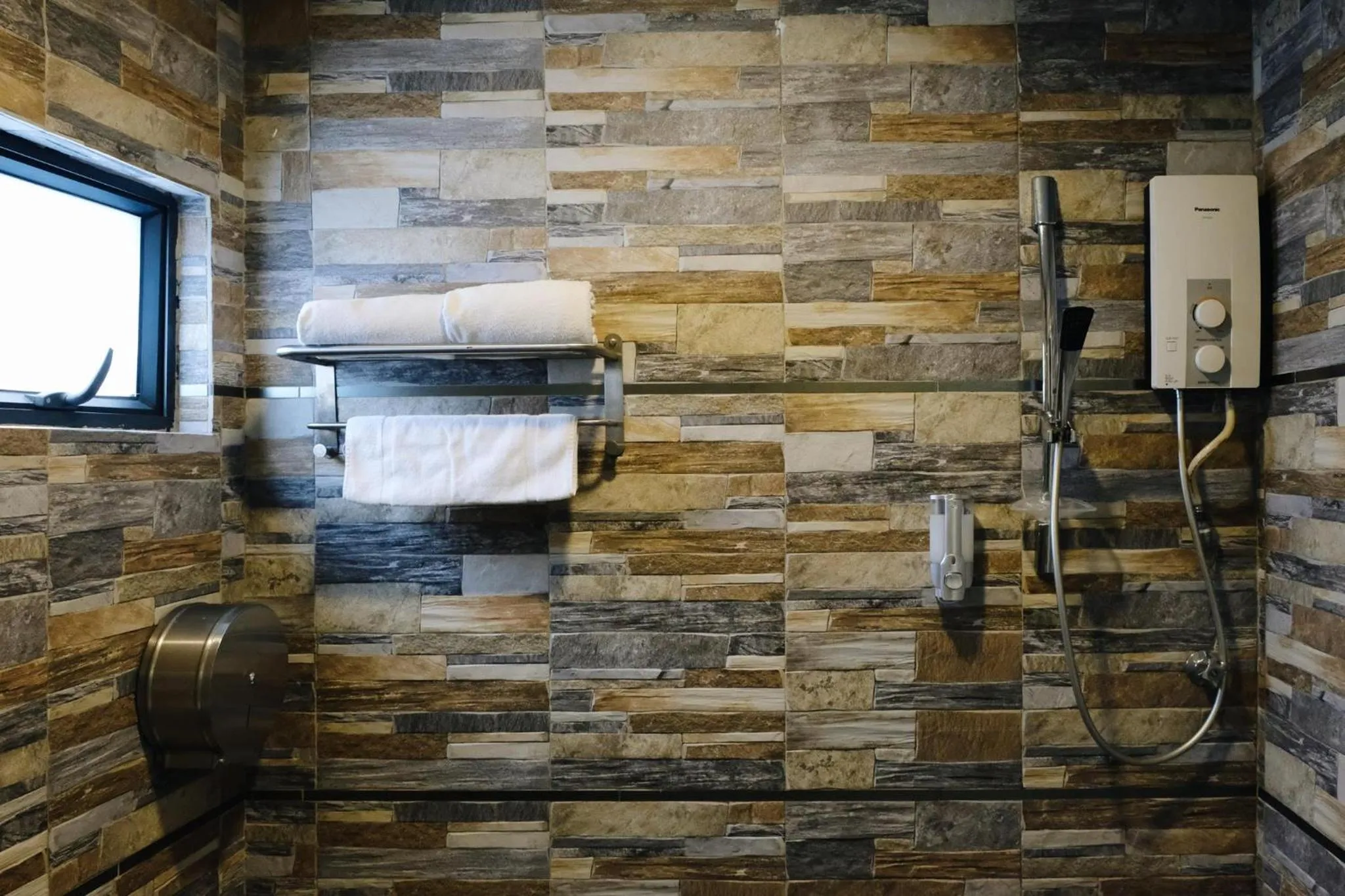 Shower in Era Plus Hotel