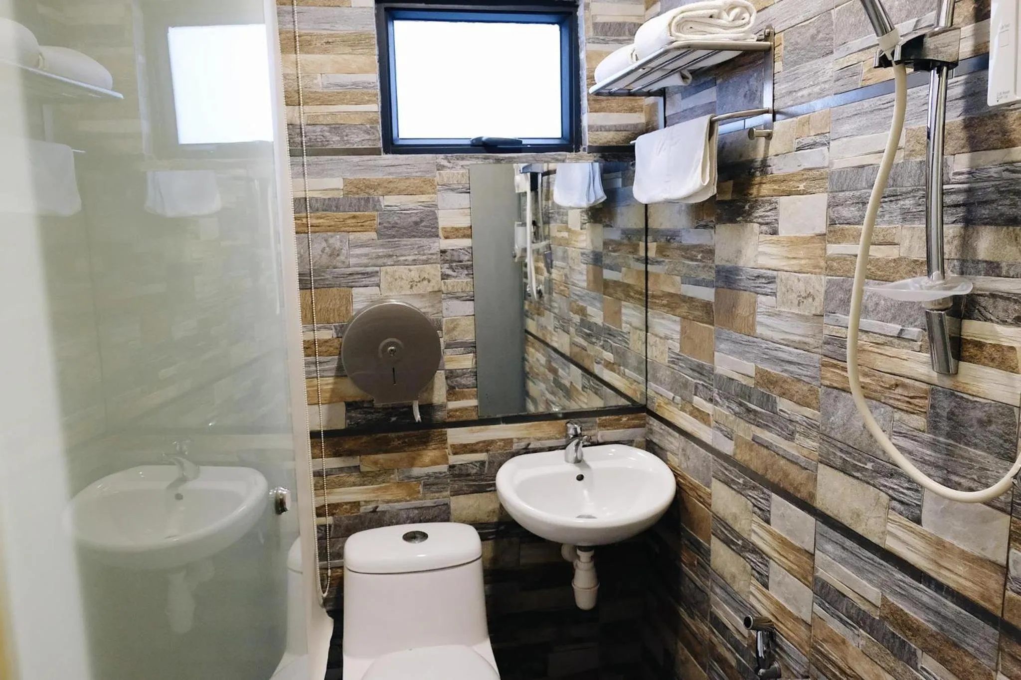 Shower in Era Plus Hotel