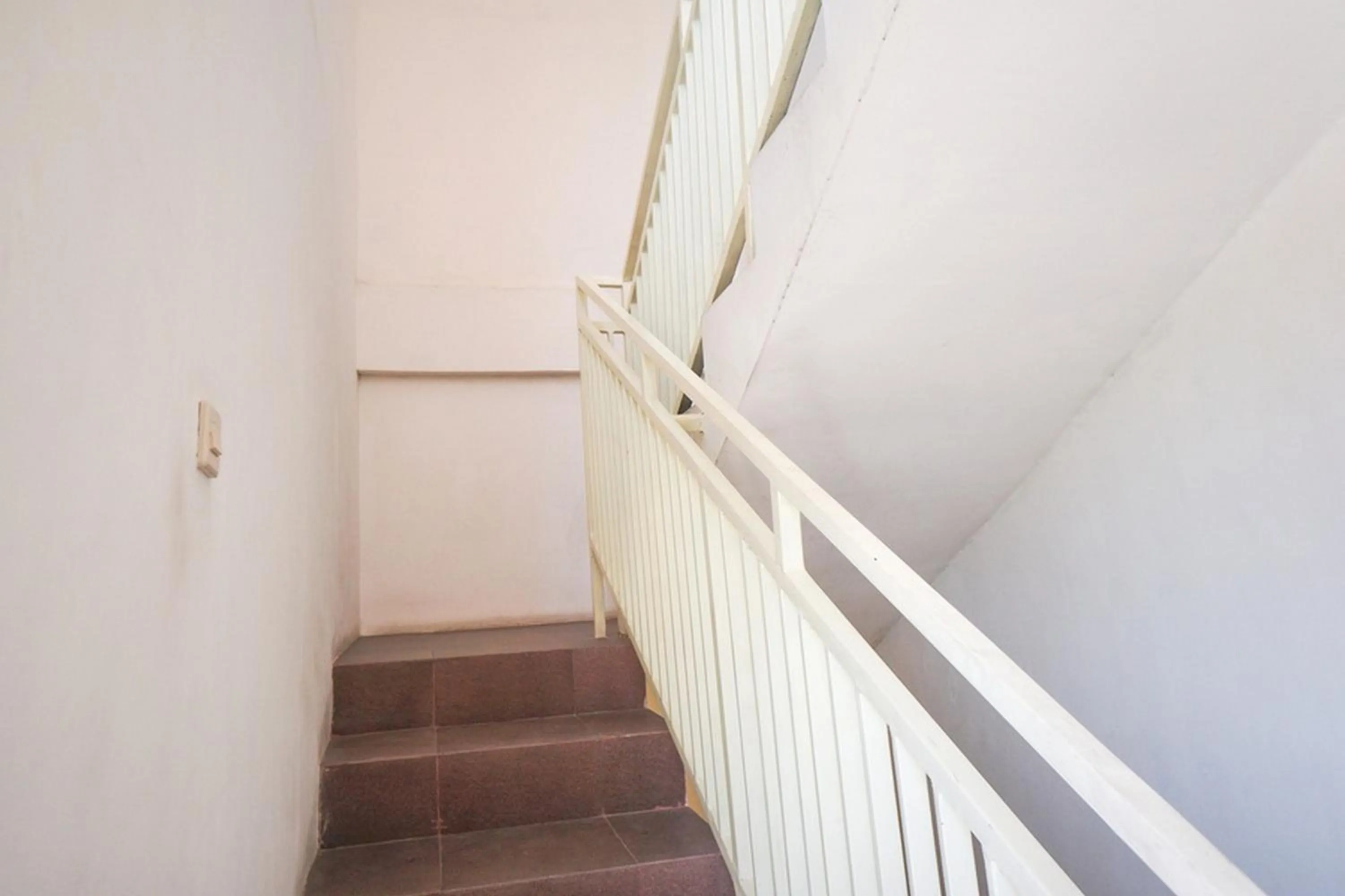 Balcony/Terrace, Bunk Bed in RedDoorz Syariah @ Buduran Sidoarjo