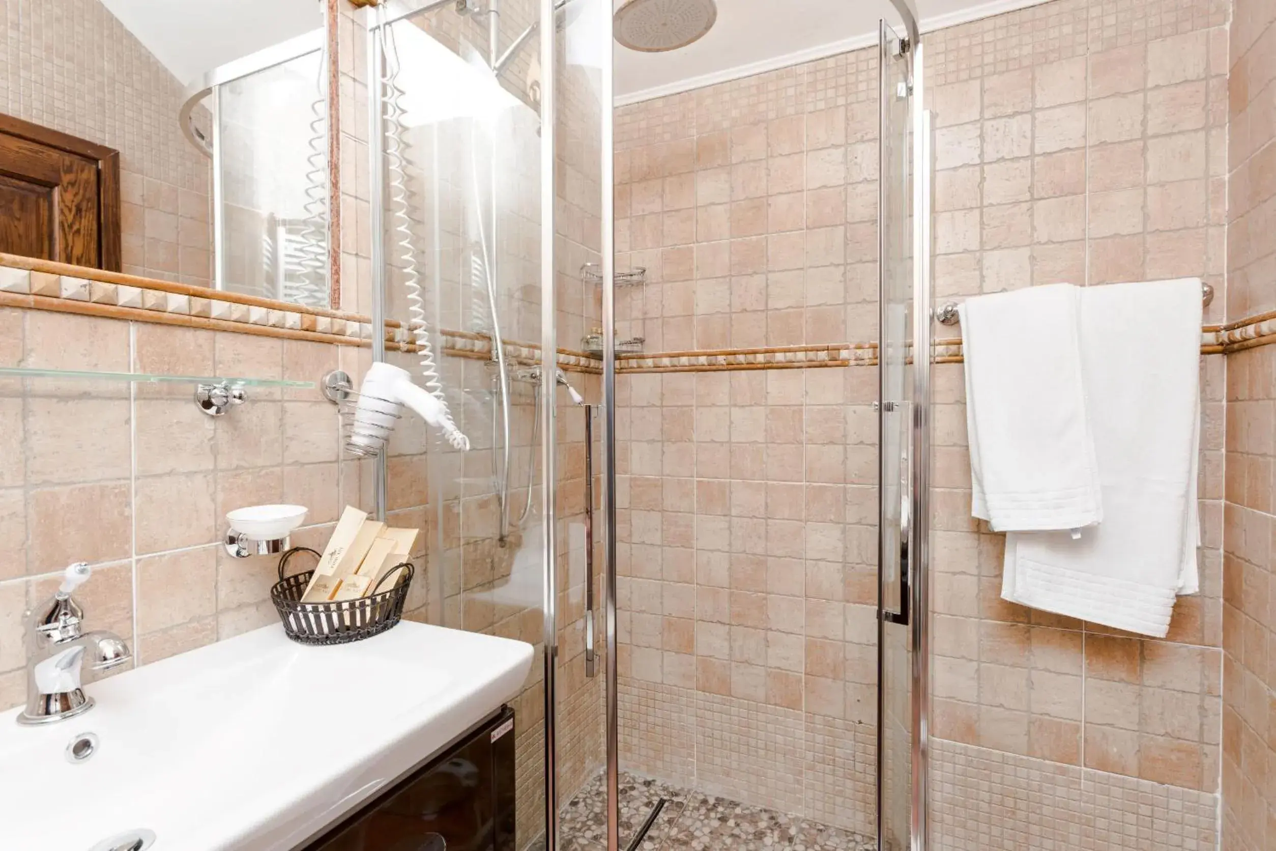 Deluxe Suite in Chateau Purcari Deluxe Suite in Chateau Purcari