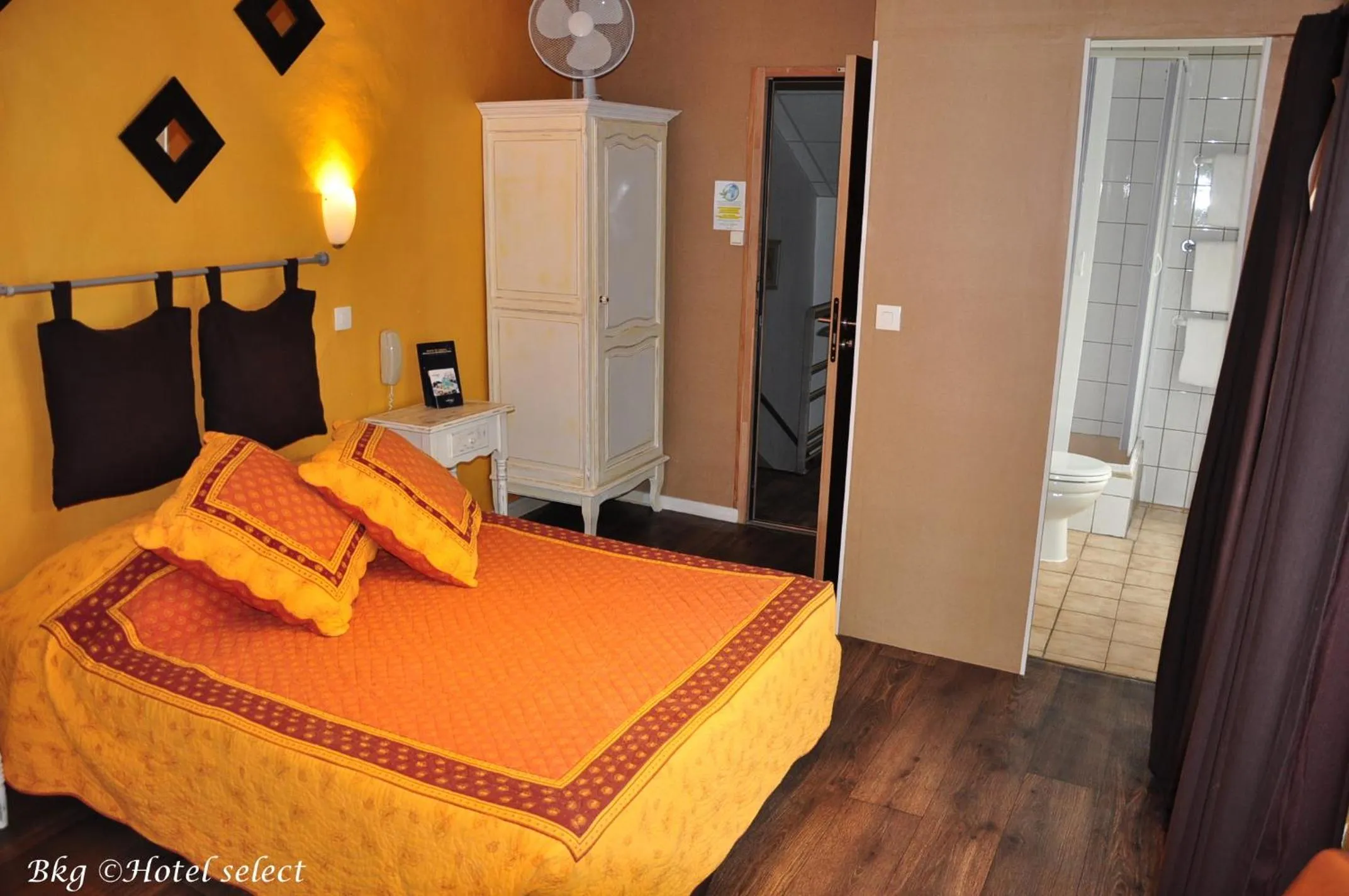 Toilet in Hôtel Select