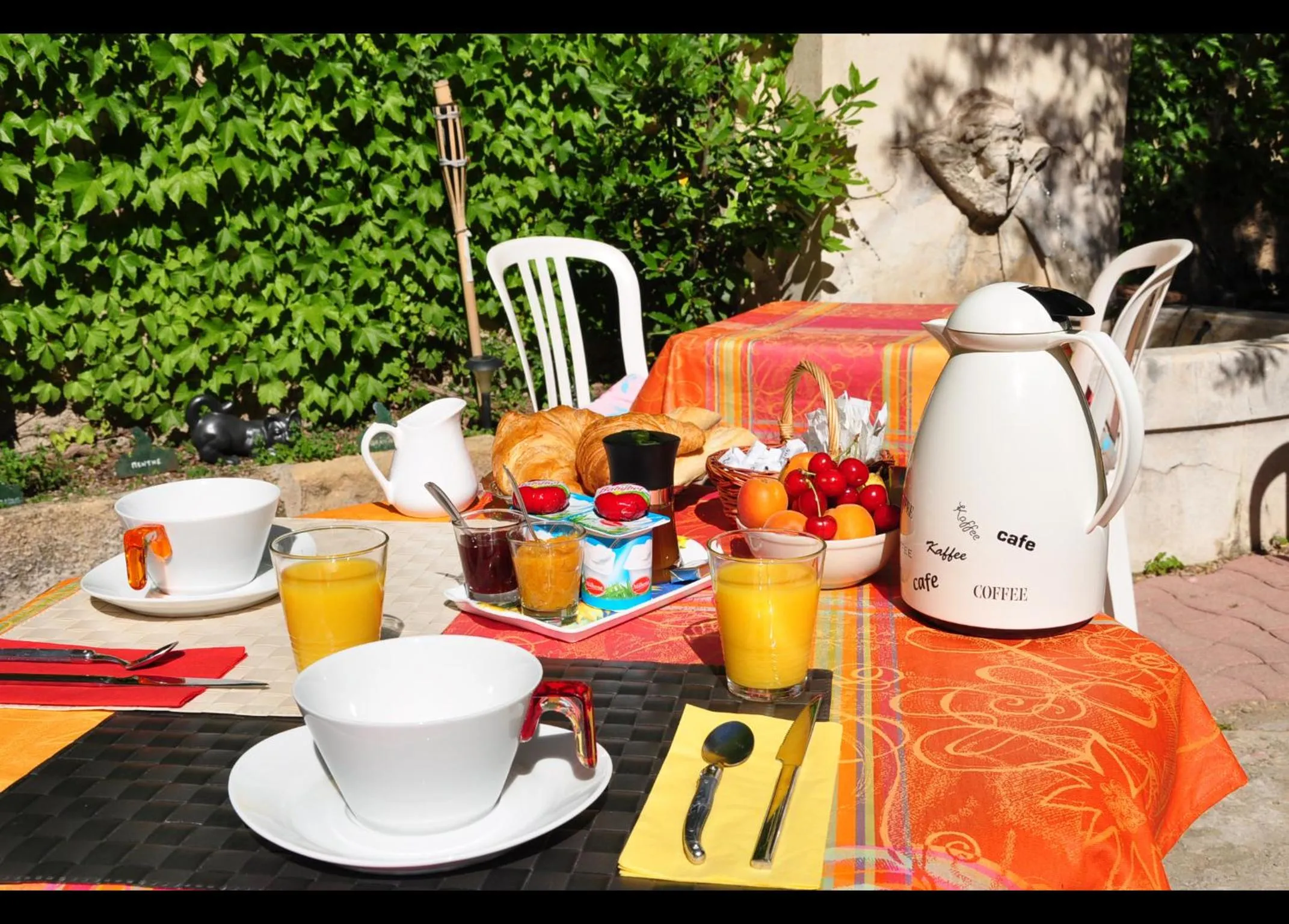 Patio in Hôtel Select