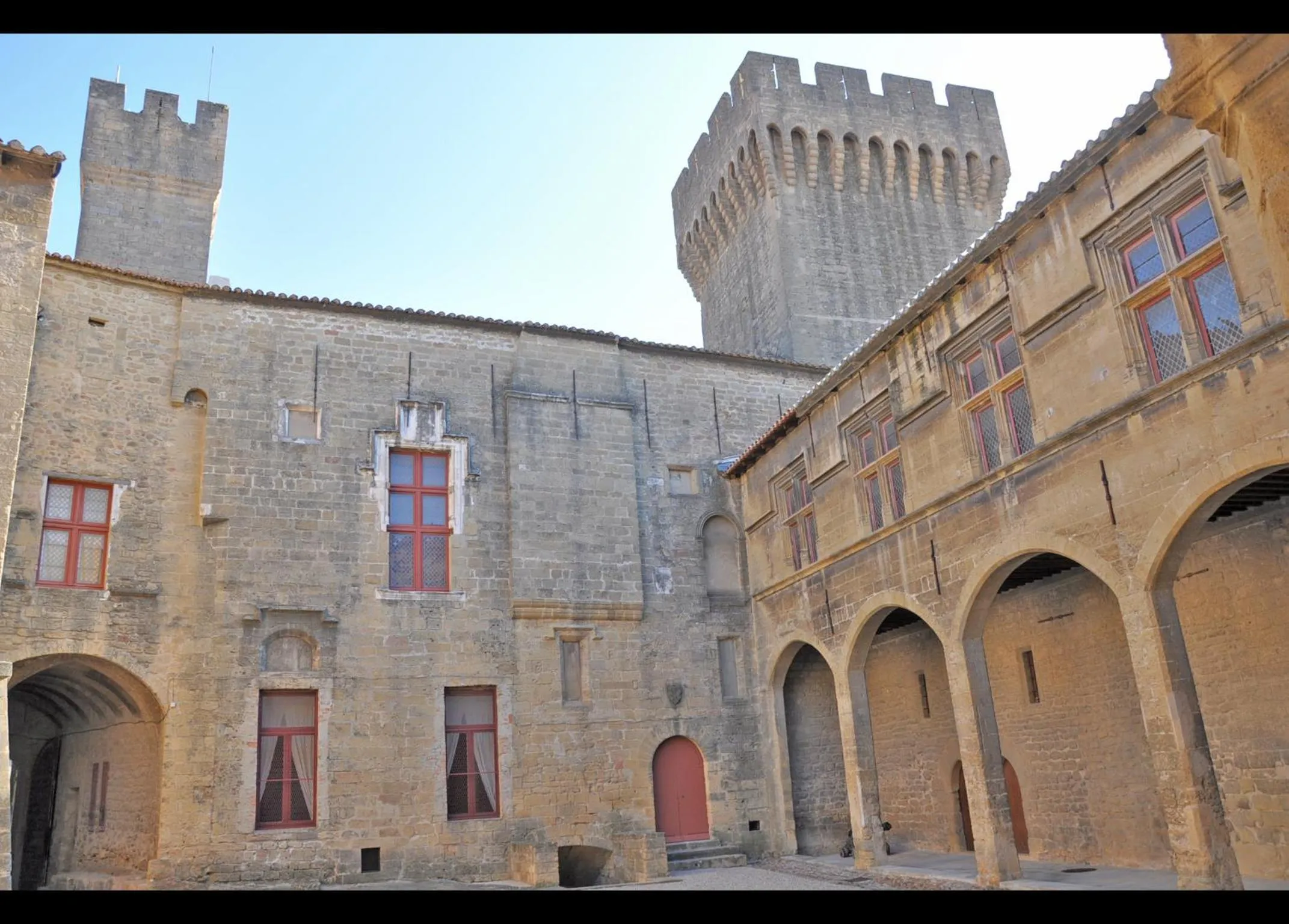 Nearby landmark in Hôtel Select