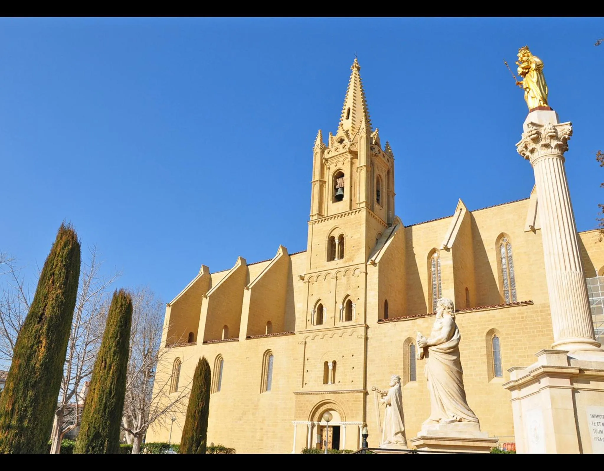 Nearby landmark in Hôtel Select