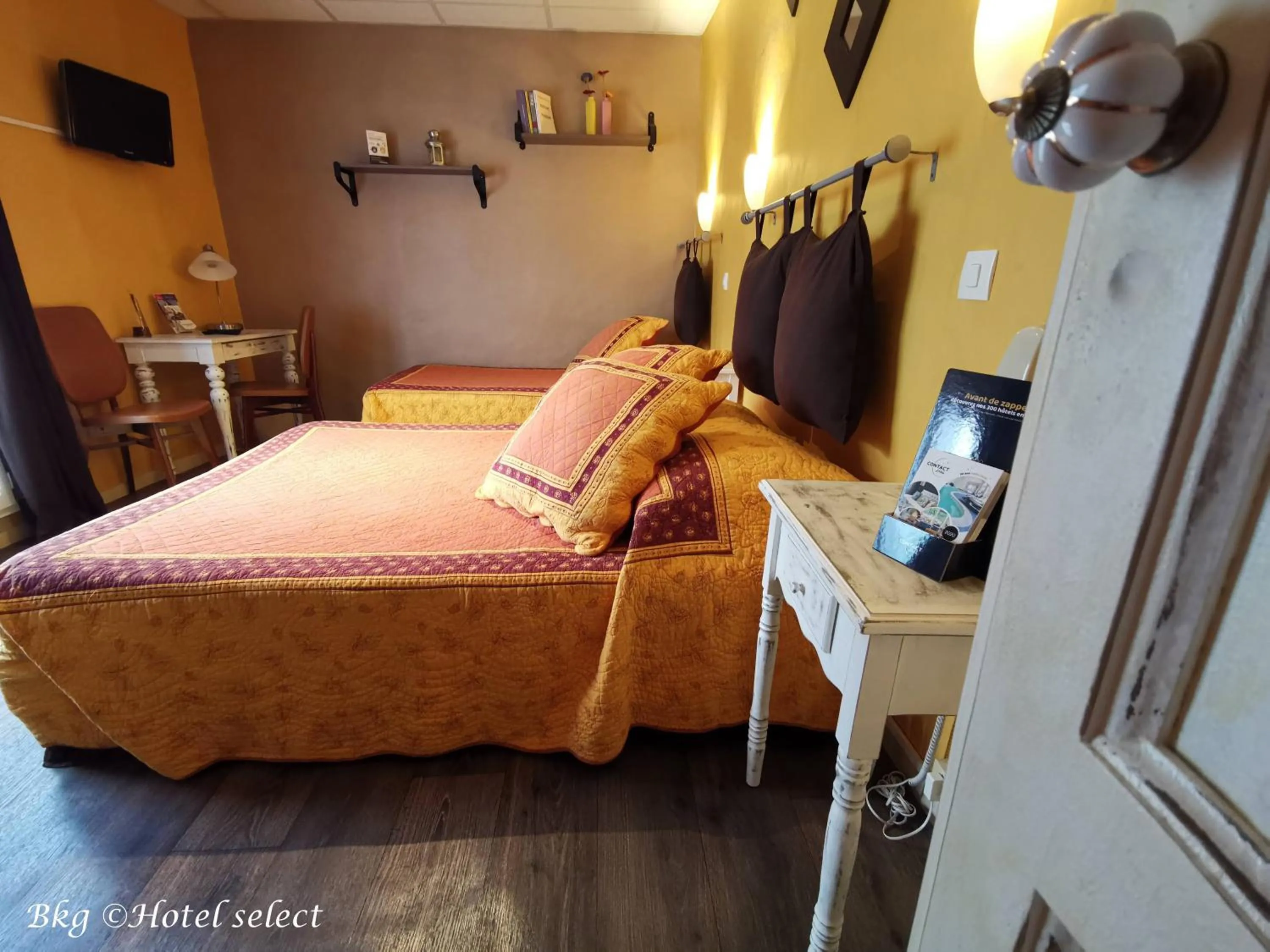 Bed in Hôtel Select