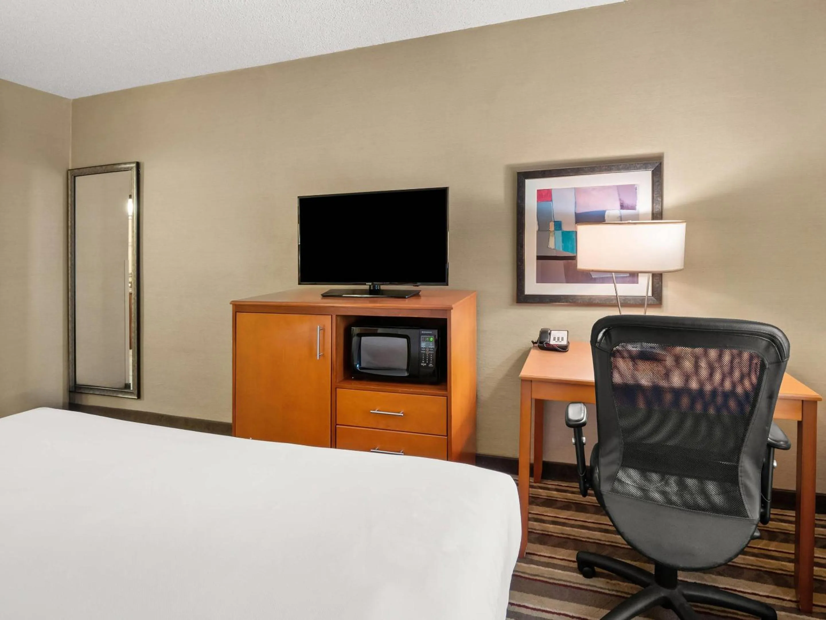 Bedroom, Bed in Comfort Inn Metro Airport