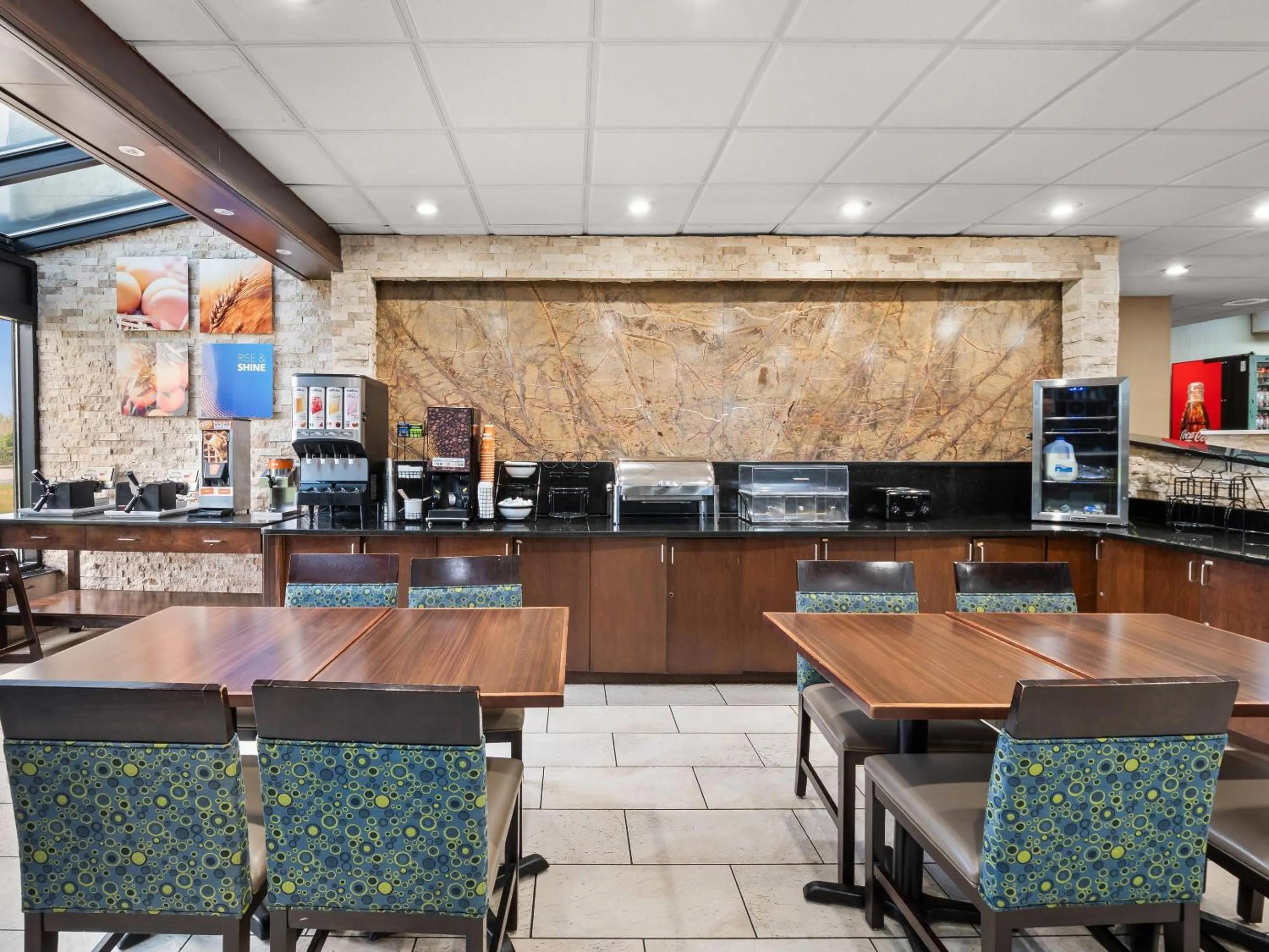 Breakfast in Comfort Inn Metro Airport