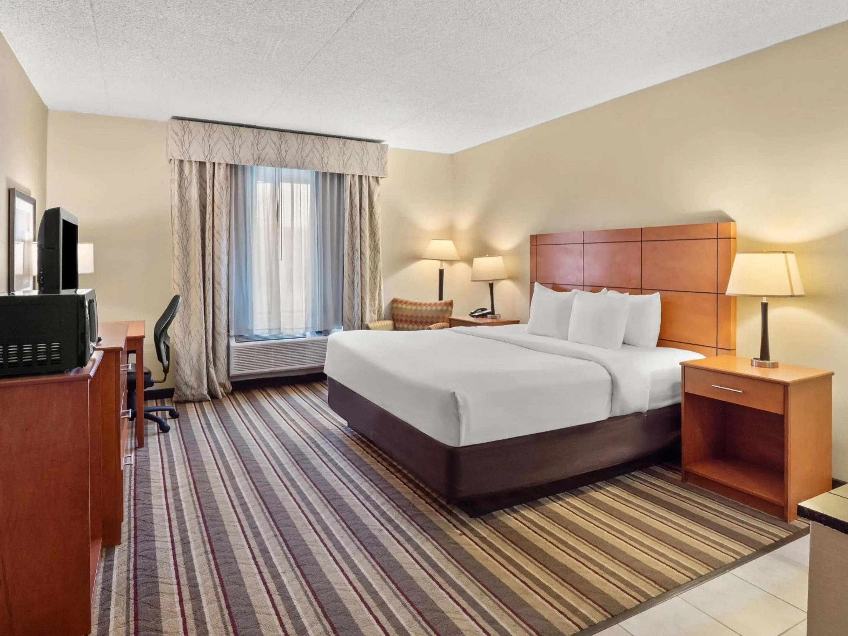 Bedroom, Bed in Comfort Inn Metro Airport