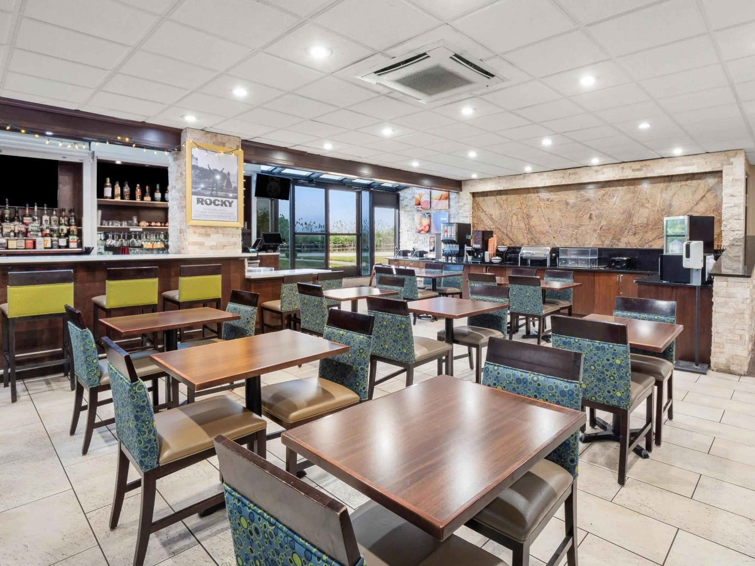 Breakfast in Comfort Inn Metro Airport