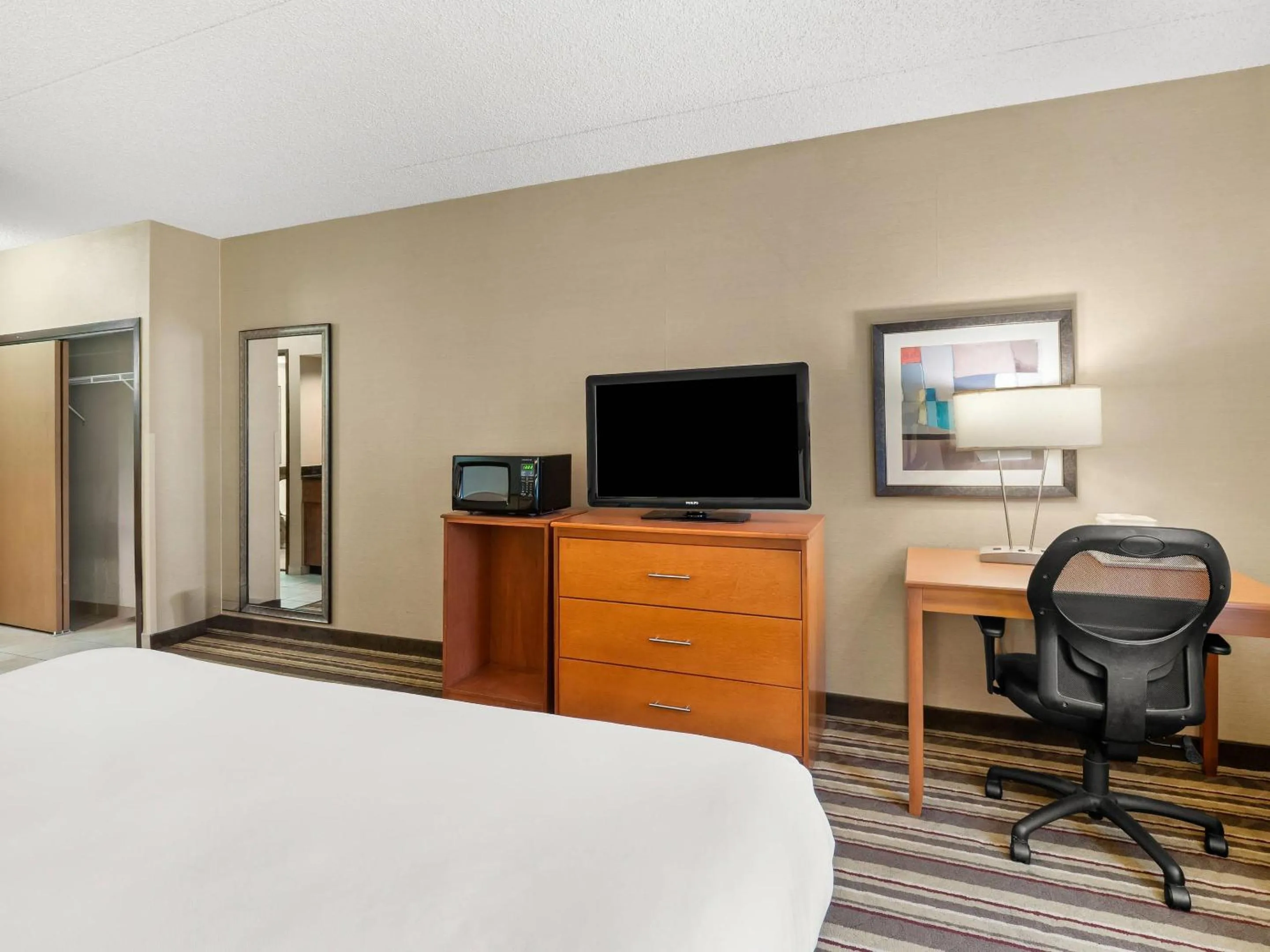 Bedroom, Bed in Comfort Inn Metro Airport