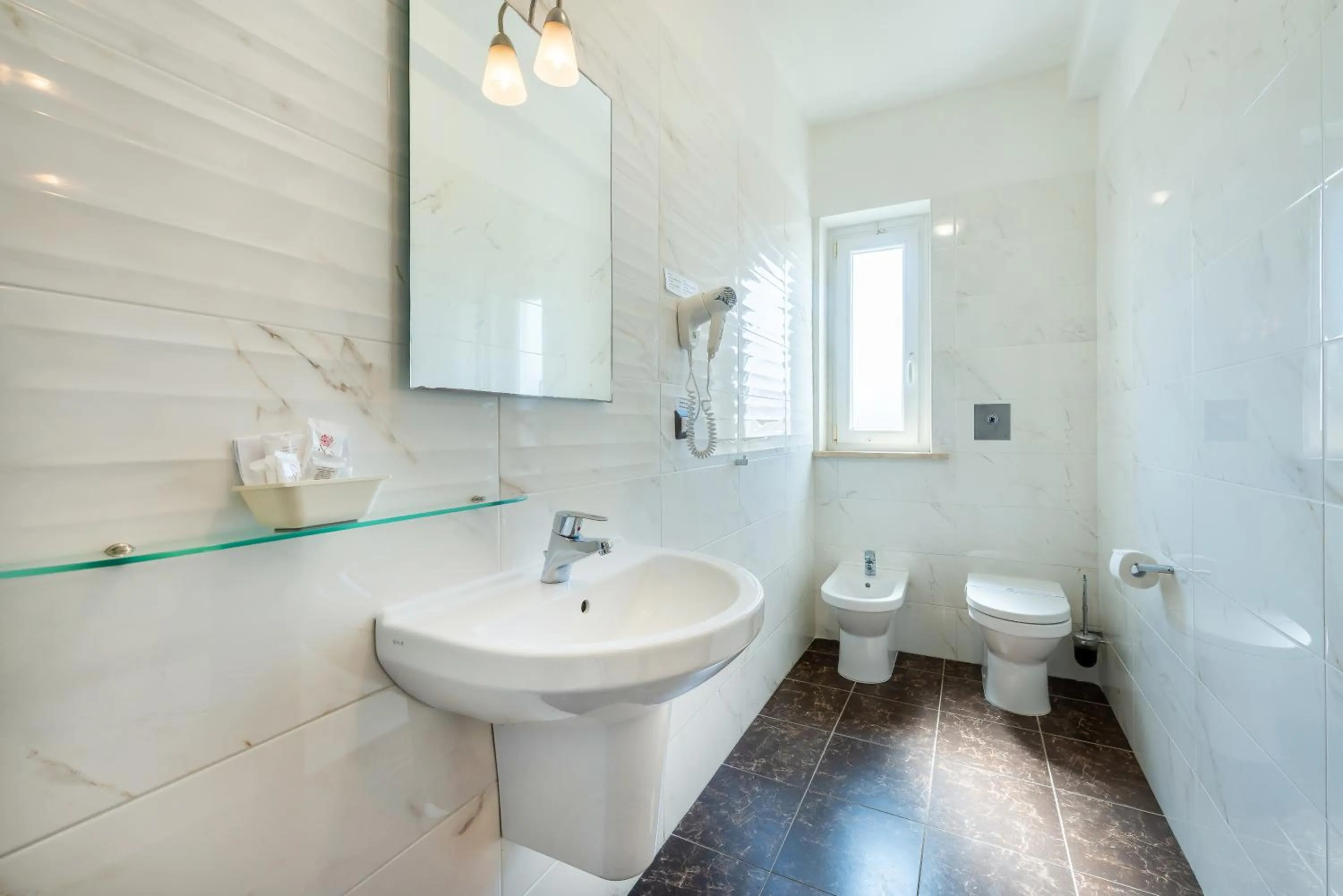 Bathroom in Hotel De La Ville Relais