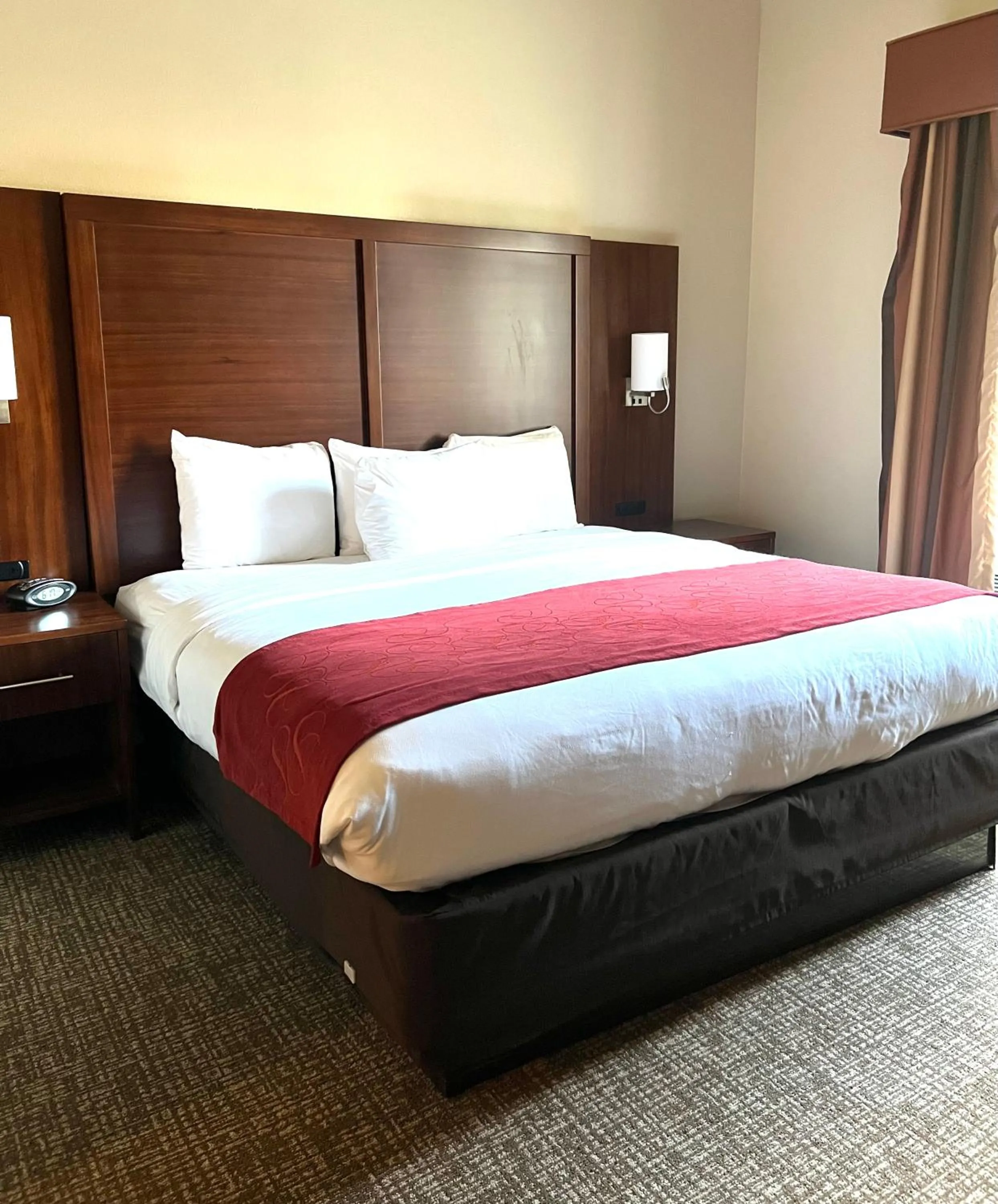 Bed in Comfort Suites Texas Ave