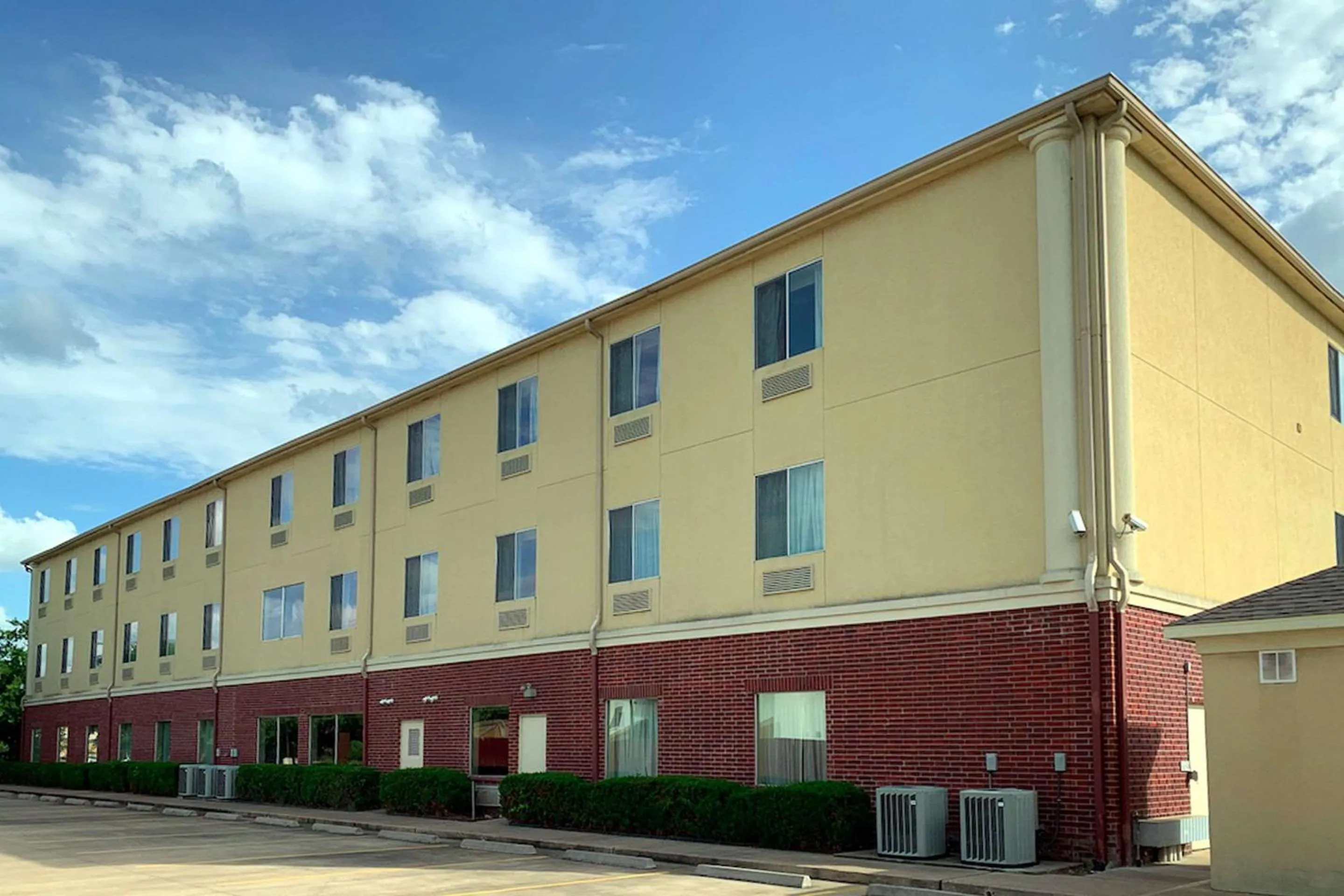 Property building in Comfort Suites Texas Ave
