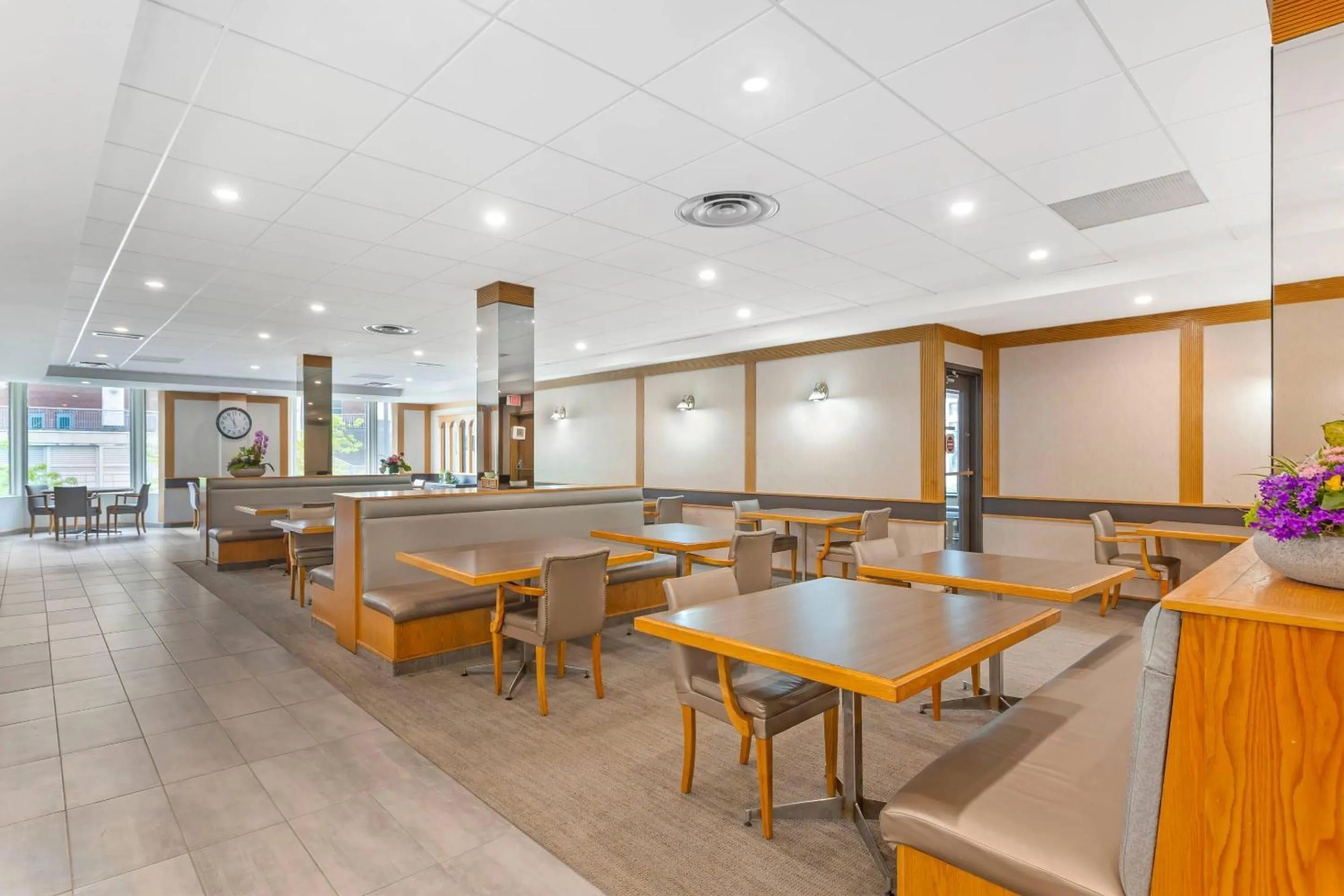 Breakfast in Quality Hotel Fallsview Cascade