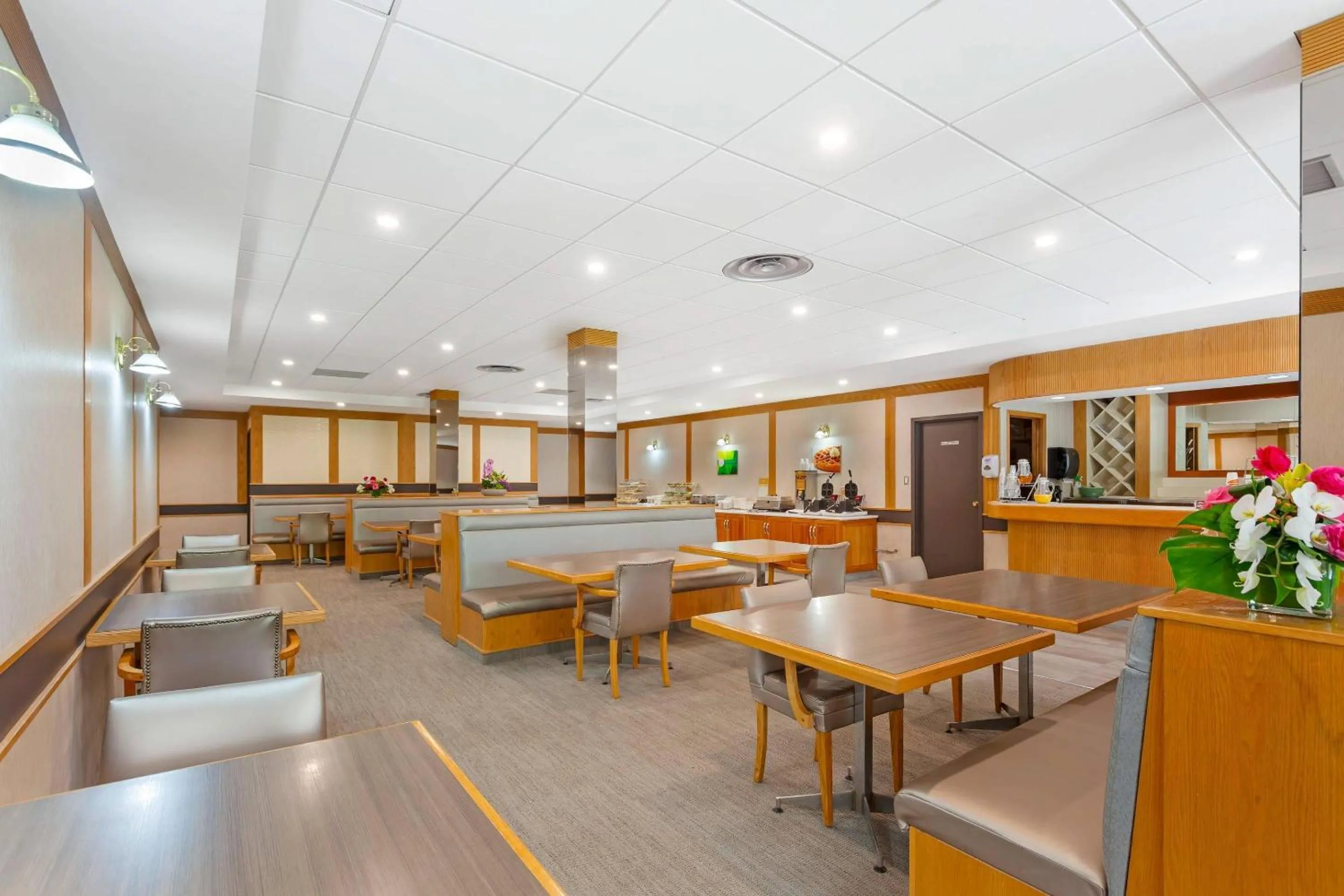 Breakfast in Quality Hotel Fallsview Cascade