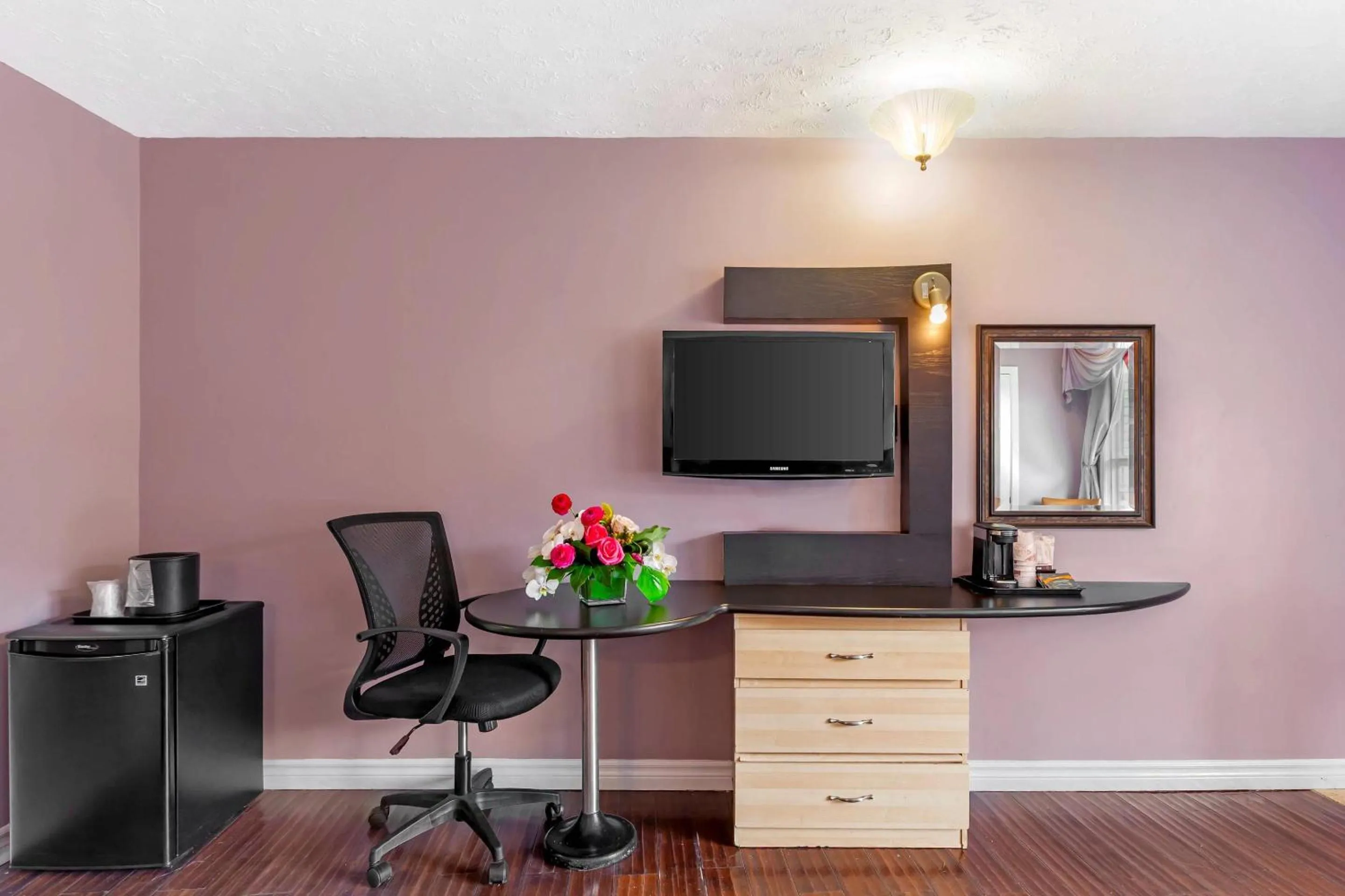 Bedroom in Quality Hotel Fallsview Cascade