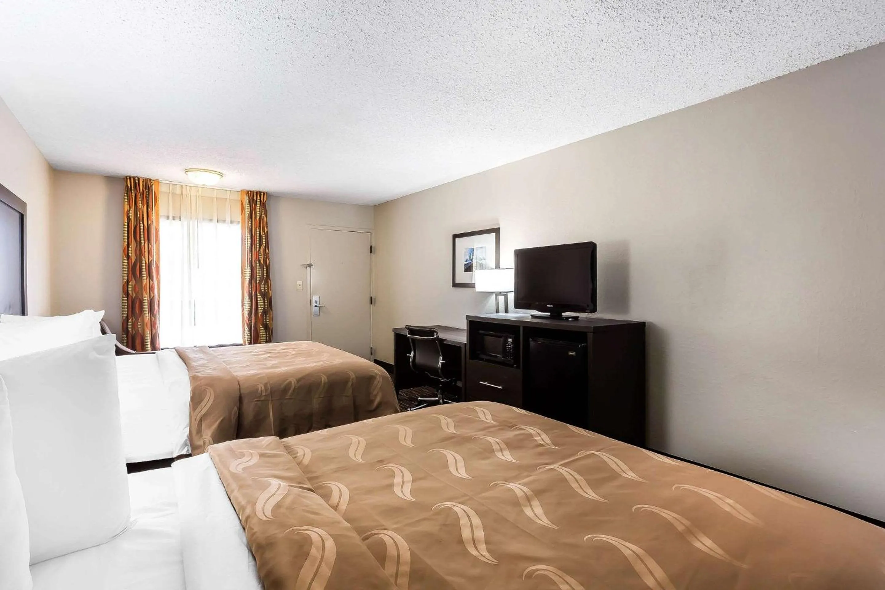 Photo of the whole room, Bed in Quality Inn & Suites Mooresville-Lake Norman