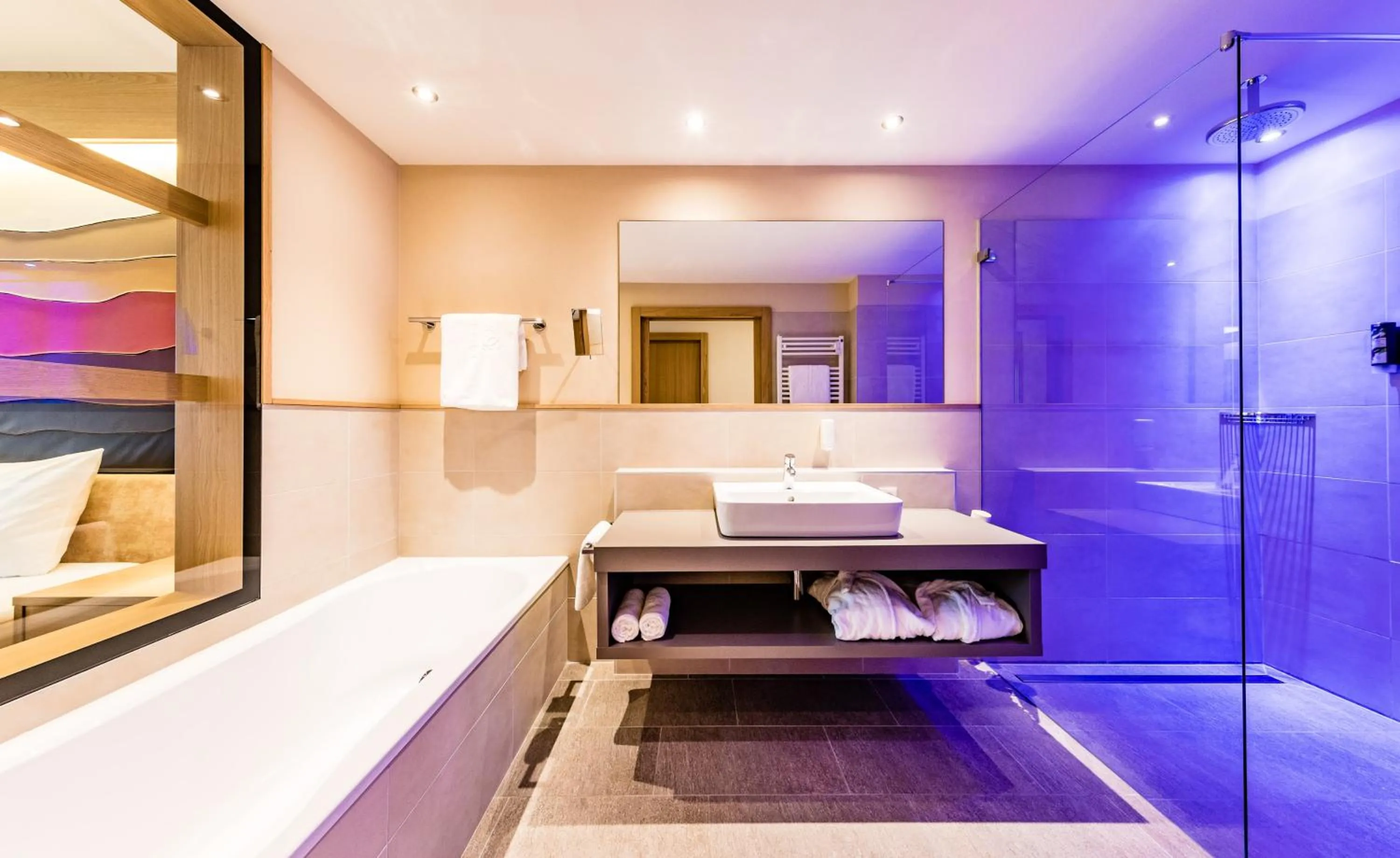 Shower, Bed in Hotel Hasslhof