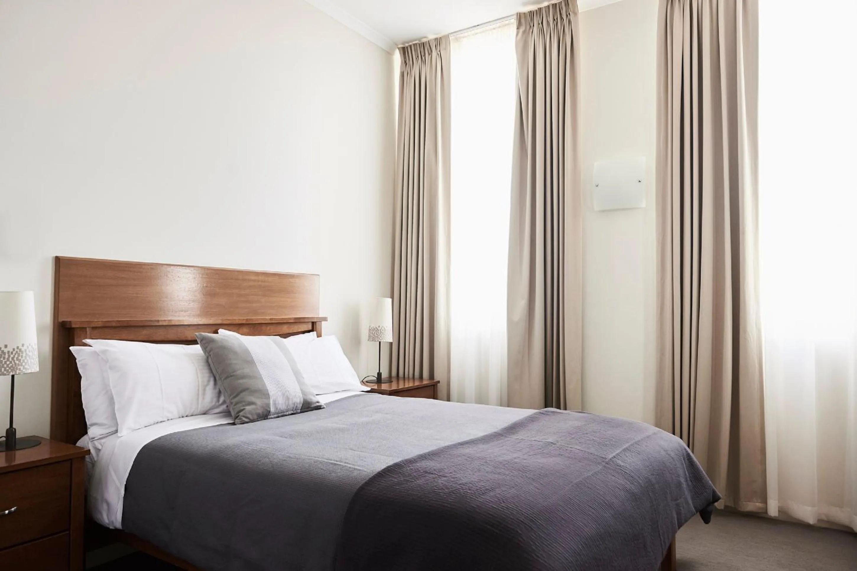 Photo of the whole room, Bed in Plough Hotel