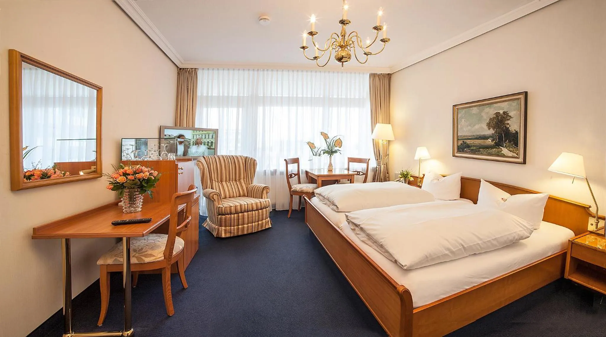 Photo of the whole room, Bed in Strandhotel Monbijou GmbH garni