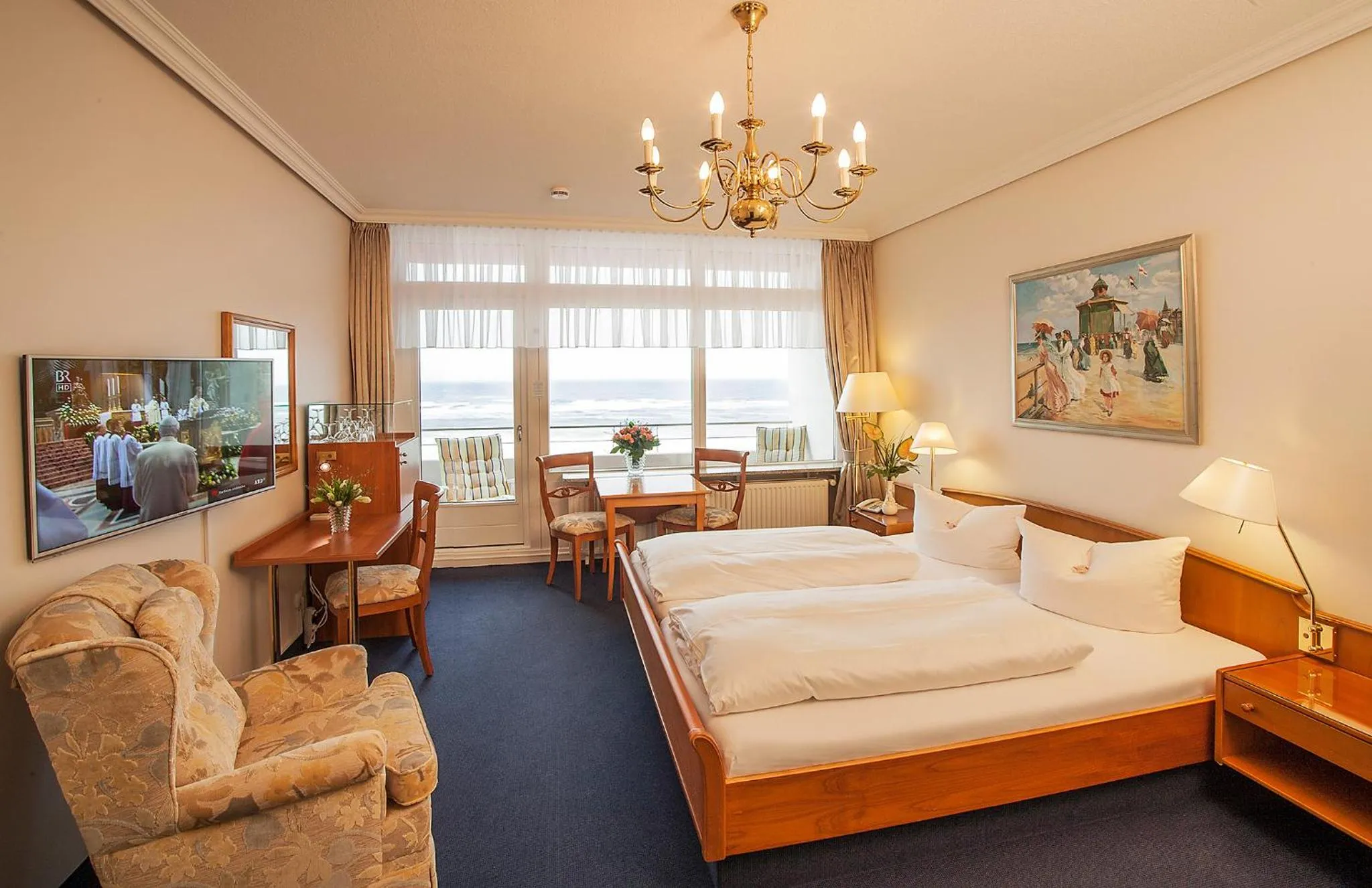 Photo of the whole room, Bed in Strandhotel Monbijou GmbH garni