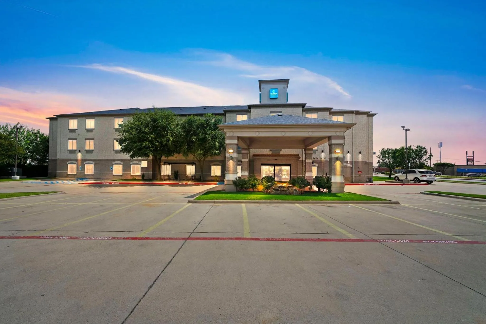 Property building in Clarion Inn & Suites Weatherford South
