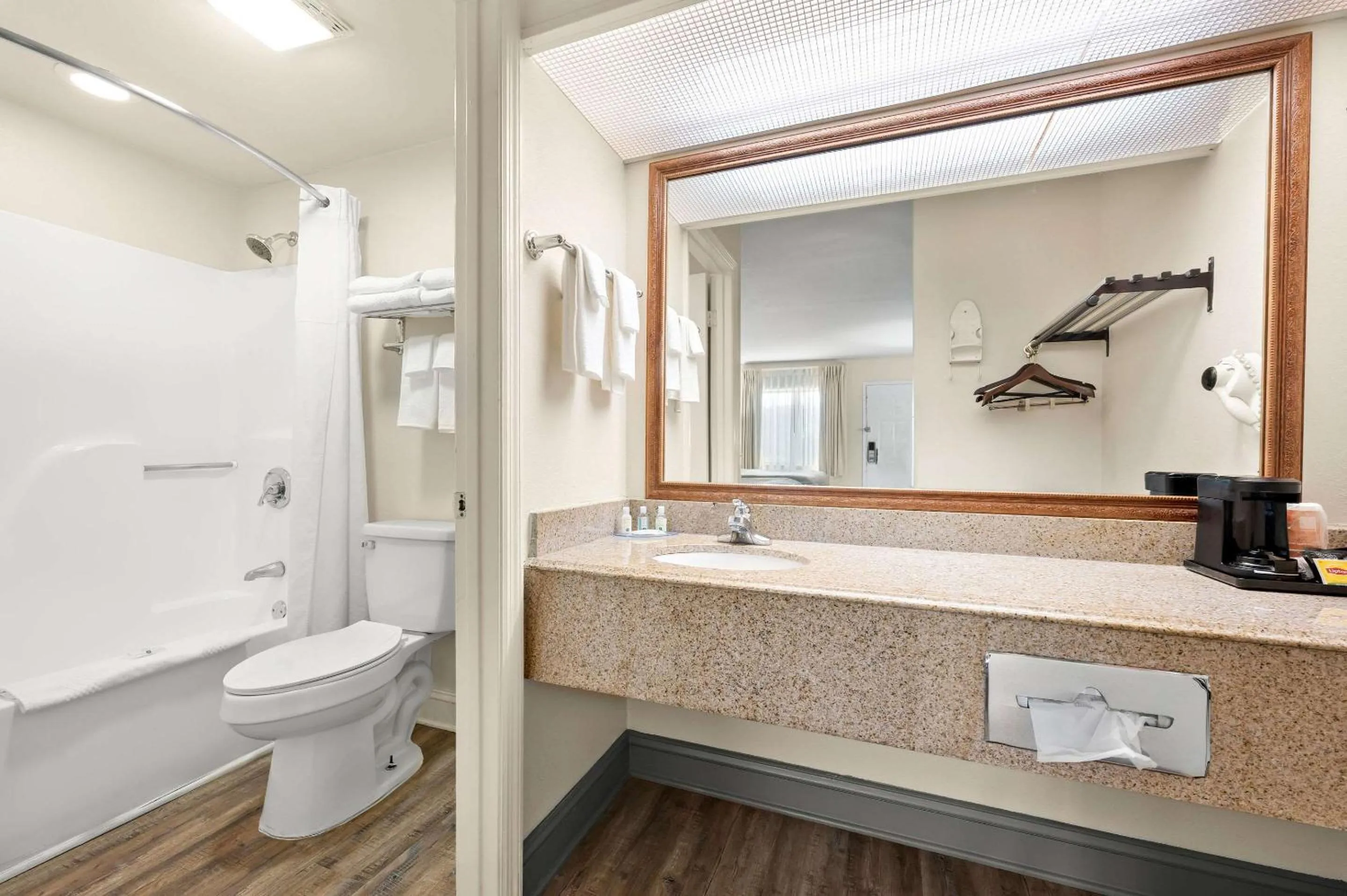 Shower in Quality Inn Pelham I-65 exit 246