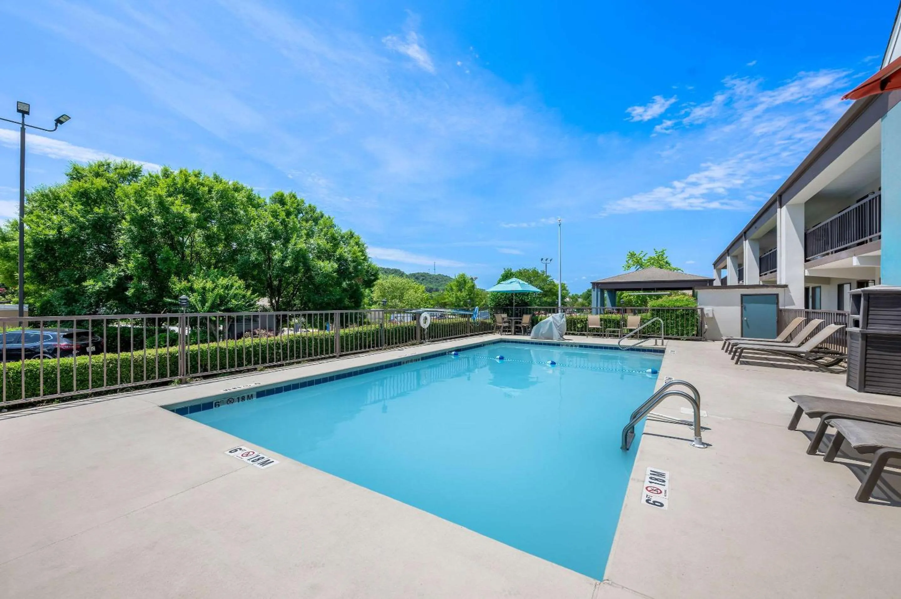 Swimming pool in Quality Inn Pelham I-65 exit 246