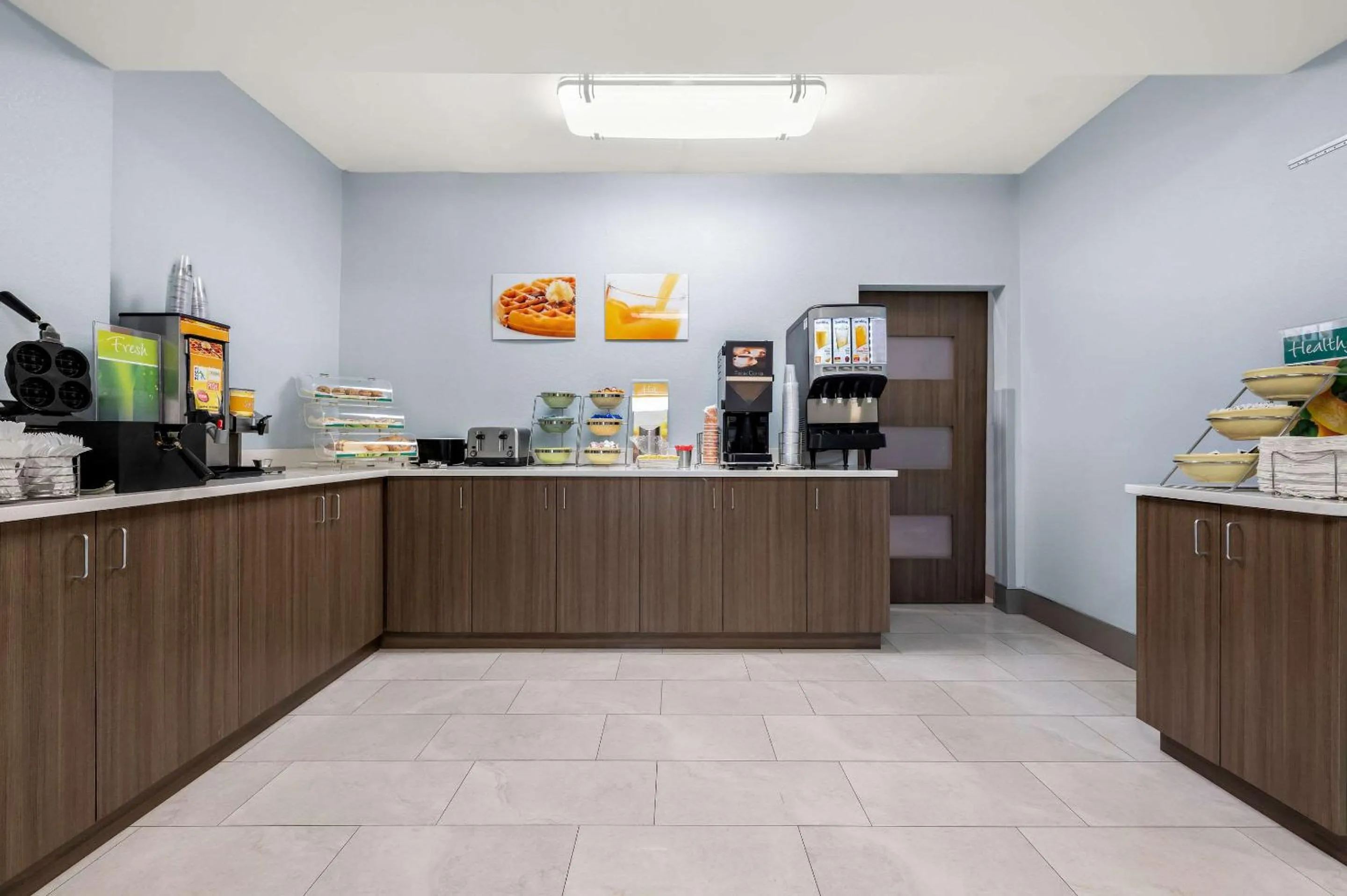 Breakfast in Quality Inn Pelham I-65 exit 246