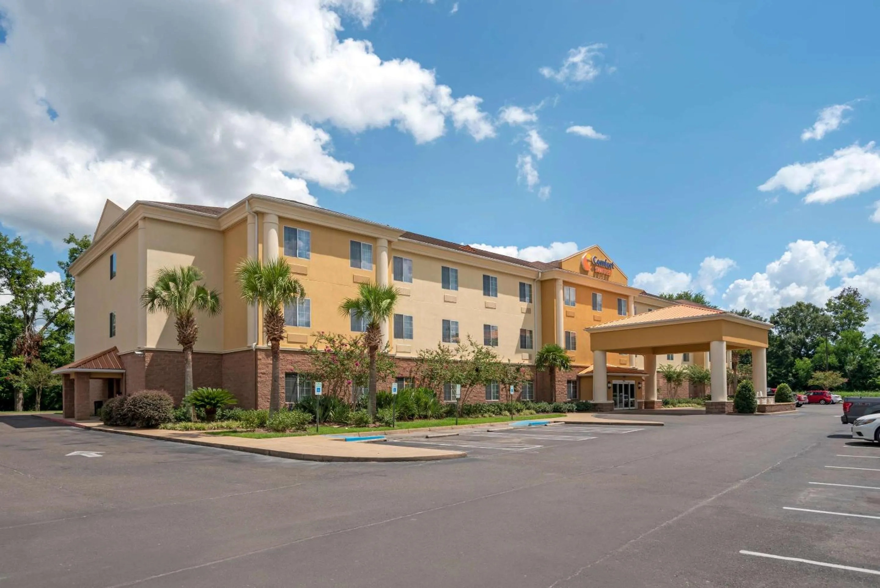 Property building in Comfort Suites Alexandria North
