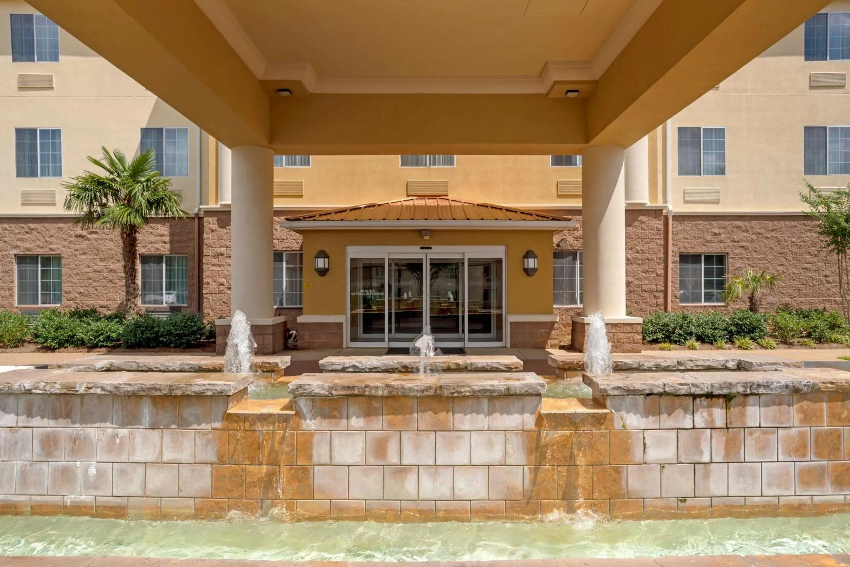 Property building in Comfort Suites Alexandria North