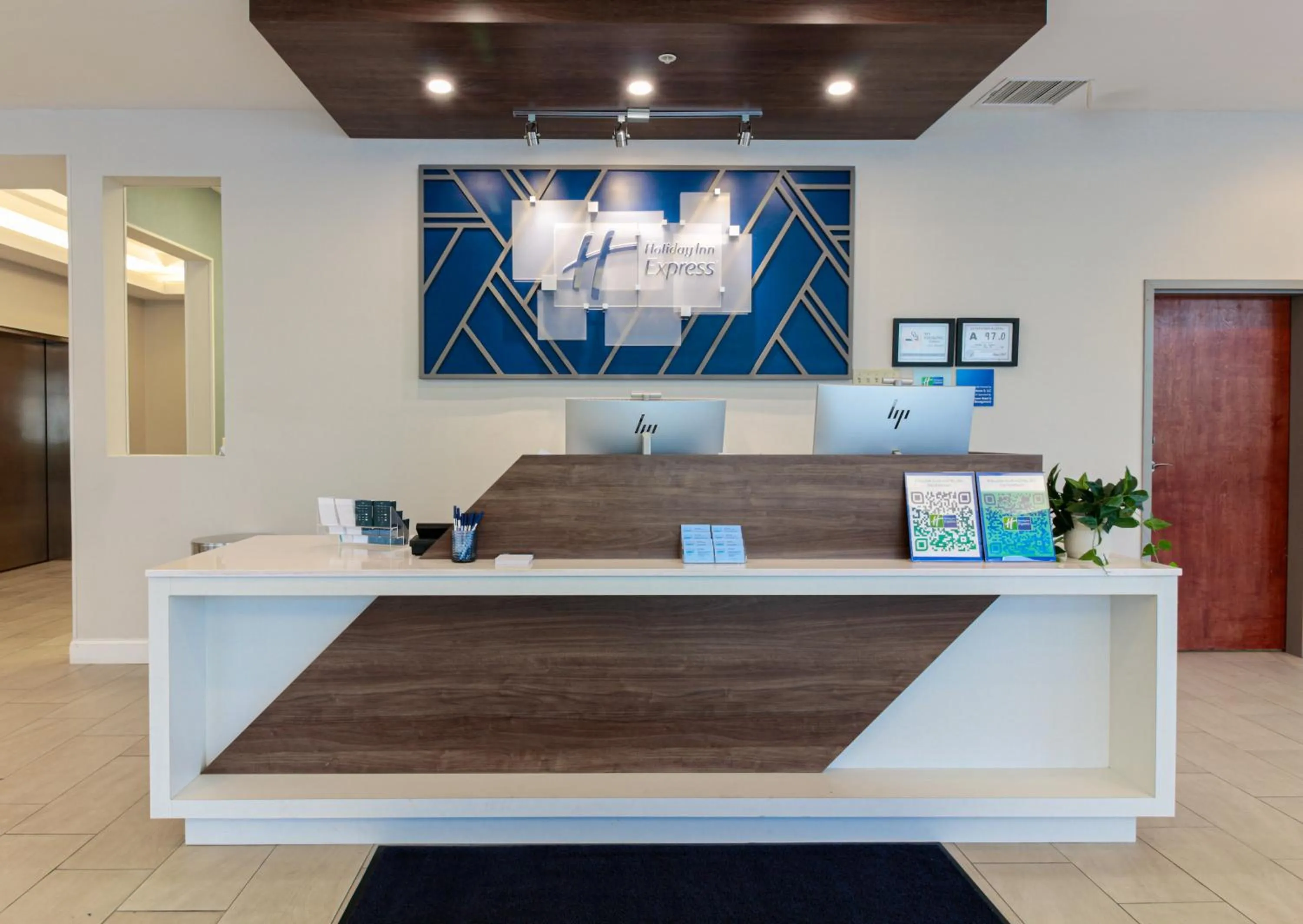 Lobby or reception in Holiday Inn Express Leland - Wilmington Area by IHG