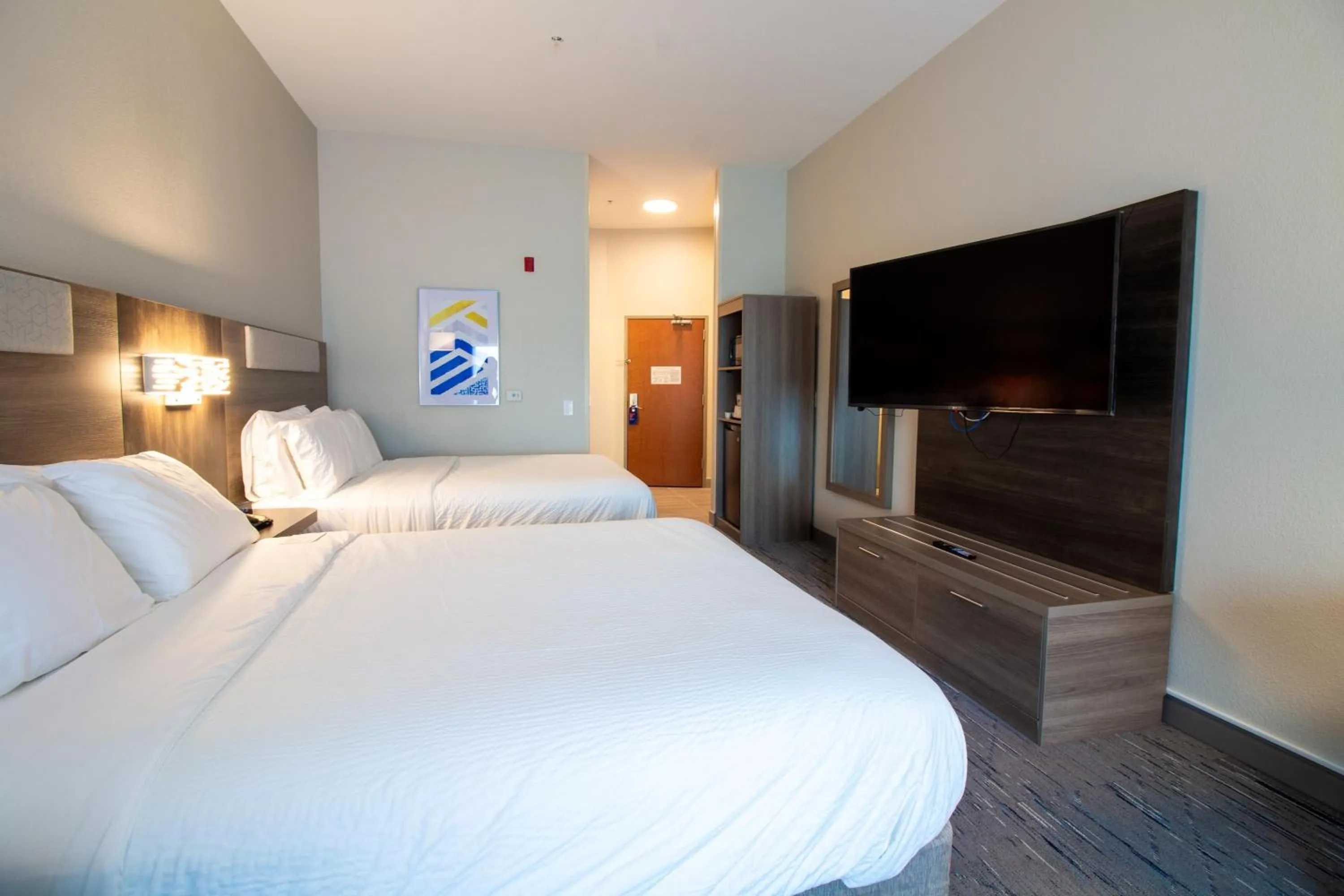 Bedroom, Bed in Holiday Inn Express Leland - Wilmington Area by IHG